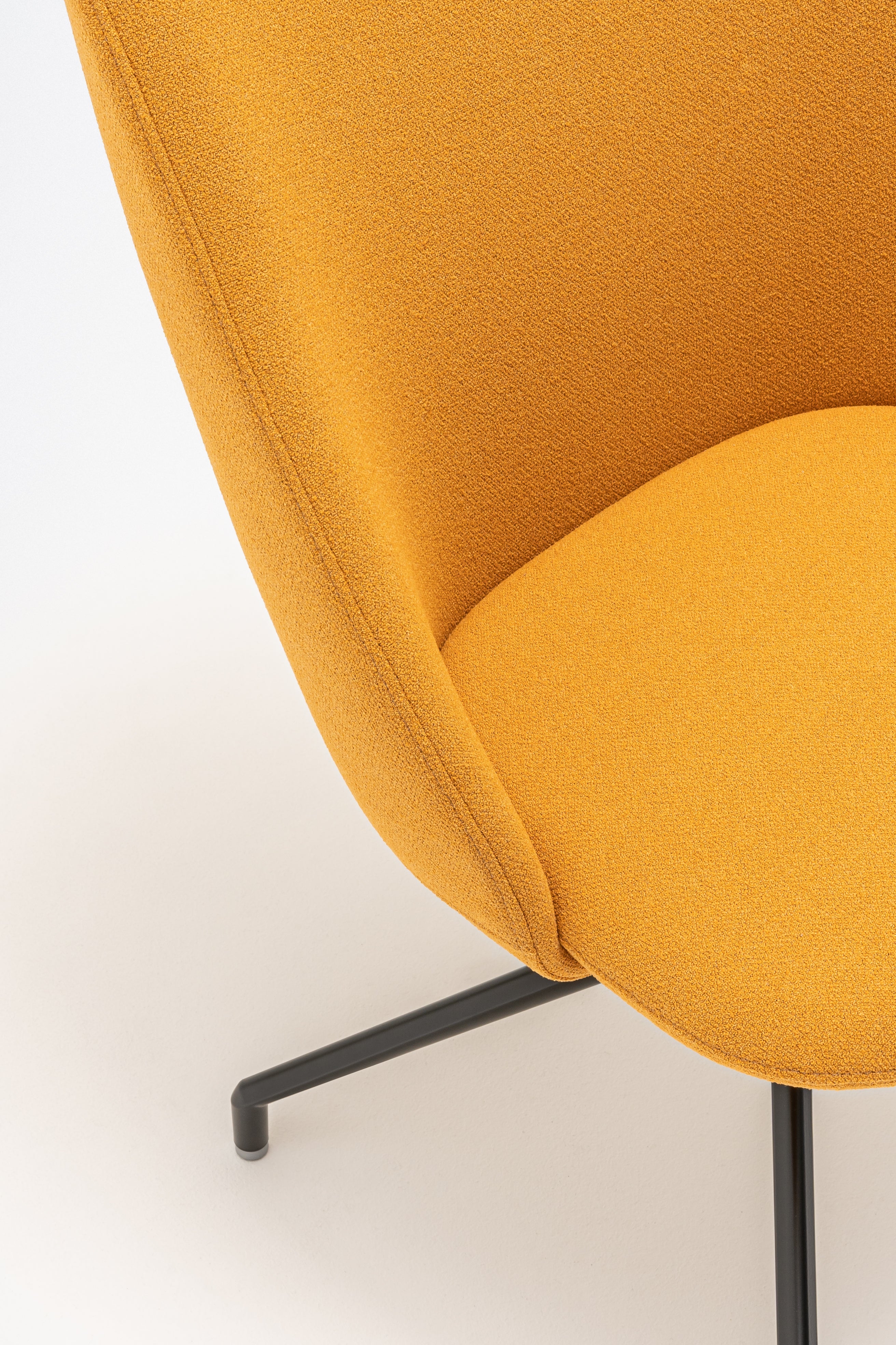 Otáčací kreslo s vysokým operadlom PARALEL kovová základňa