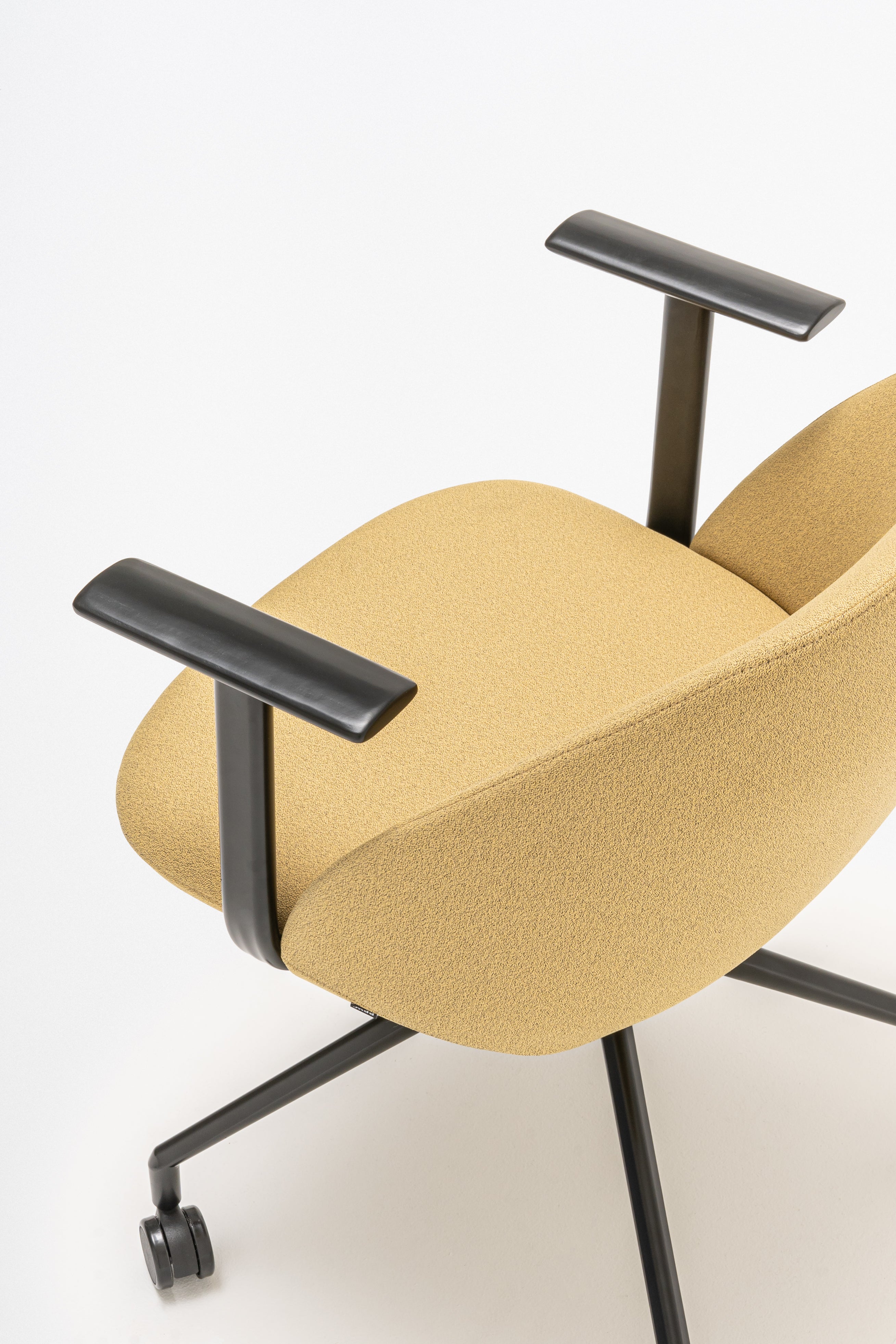 Otočný kreslo s nízkym operadlom PARALEL, kovová základňa s kolieskami na mäkký povrch