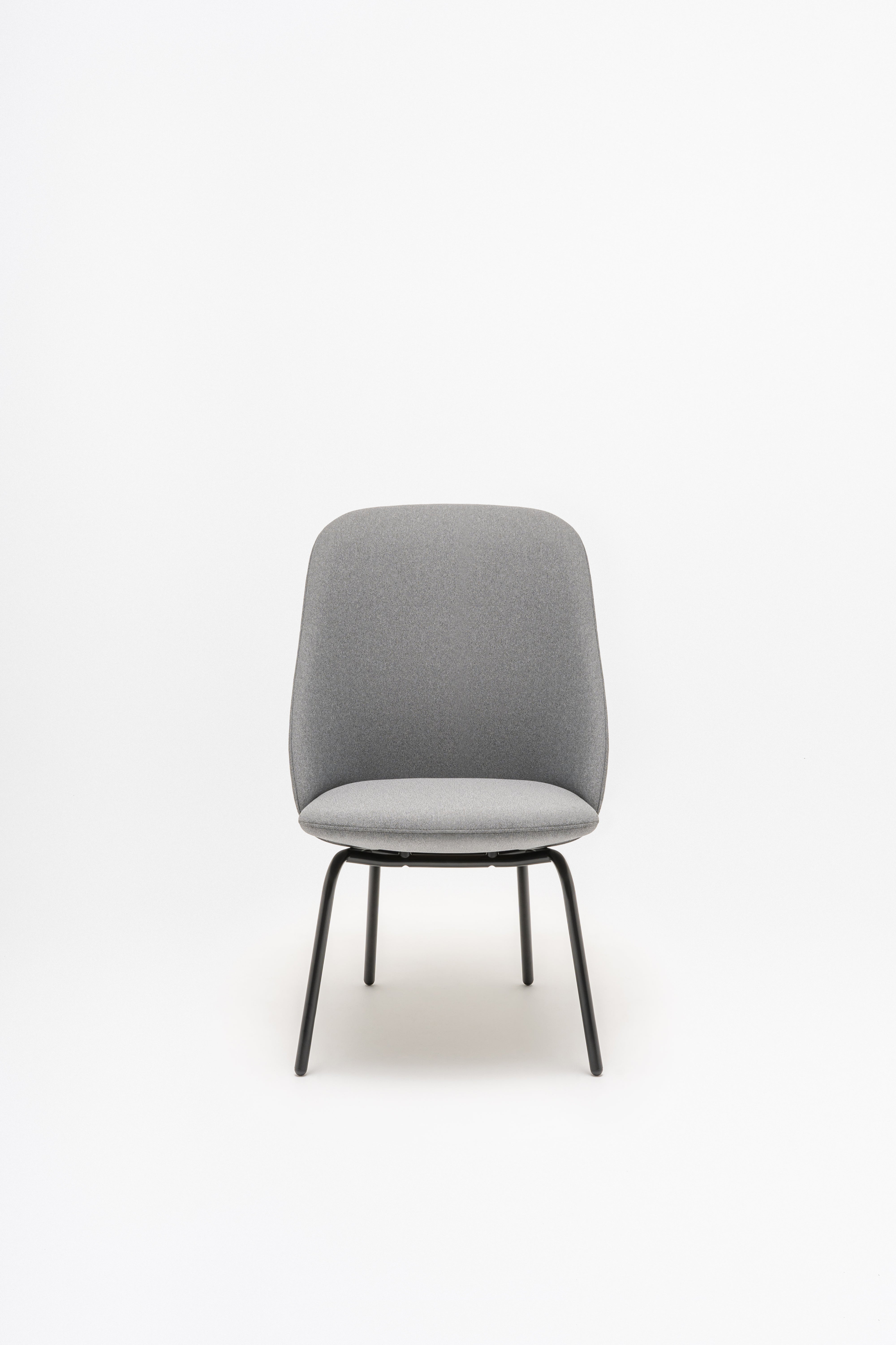 Fotel z wysokim oparciem PARALEL podstawa czworonożna