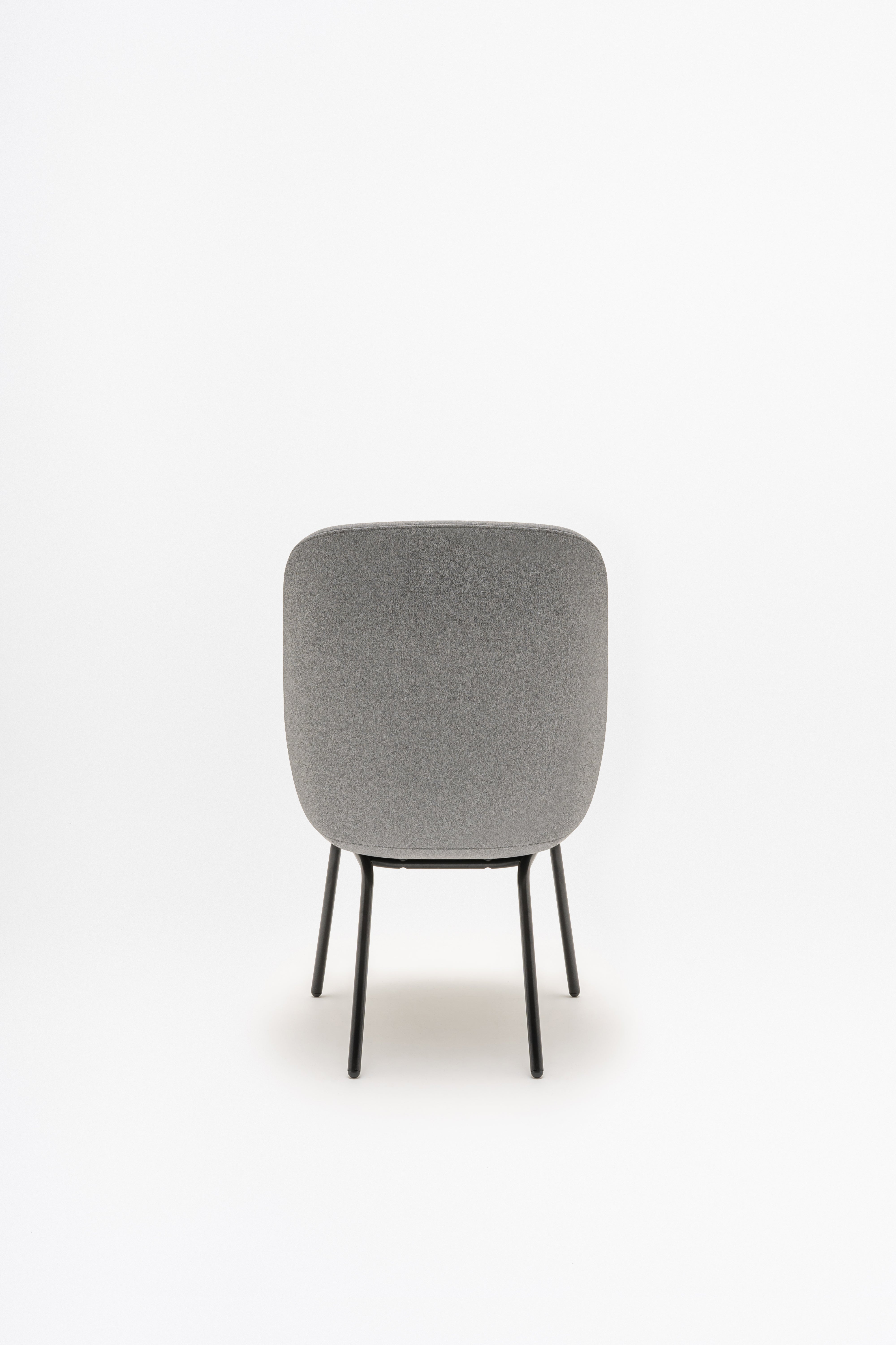 Fotel z wysokim oparciem PARALEL podstawa czworonożna