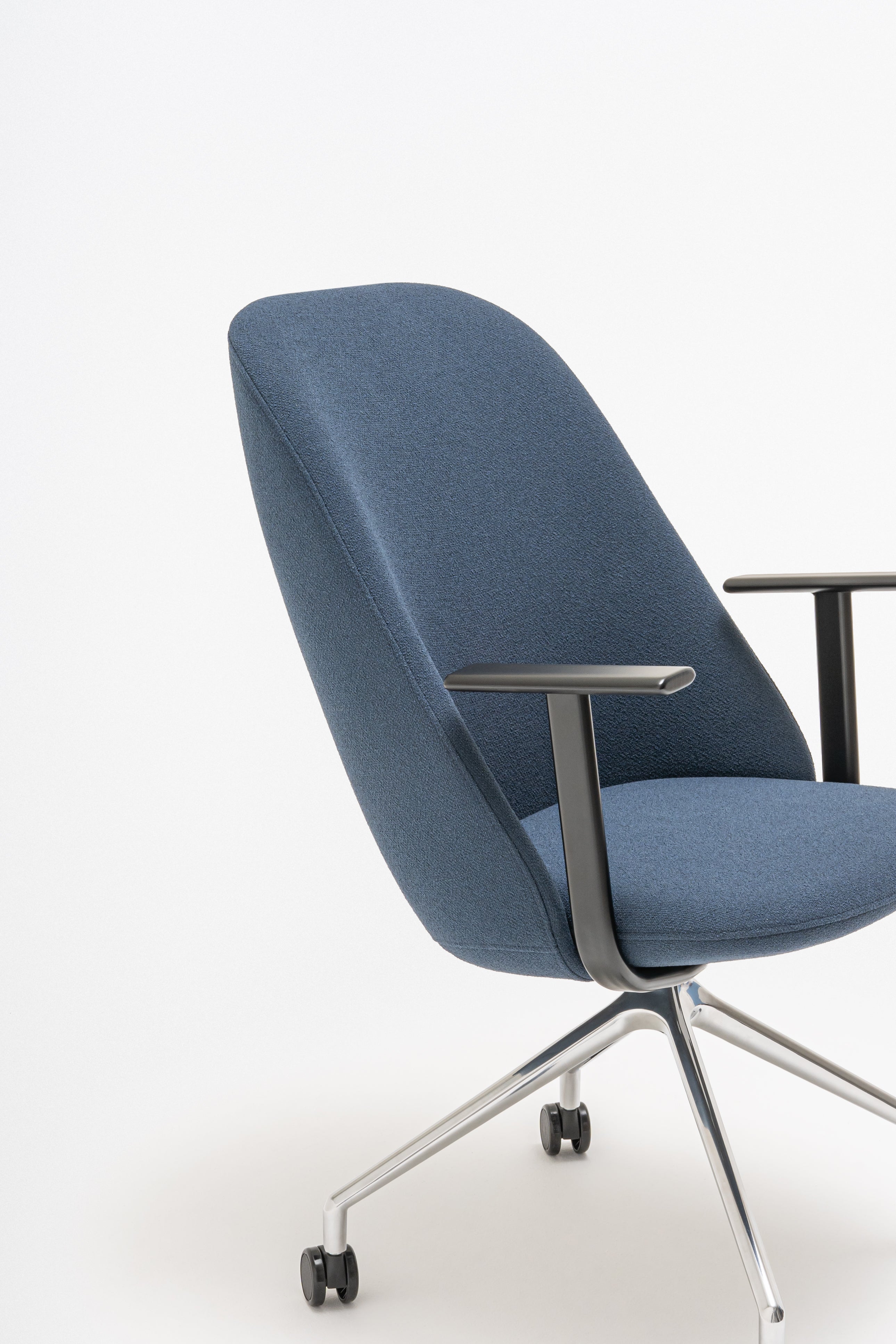 Kreslo s vysokým operadlom PARALEL leštené hliník