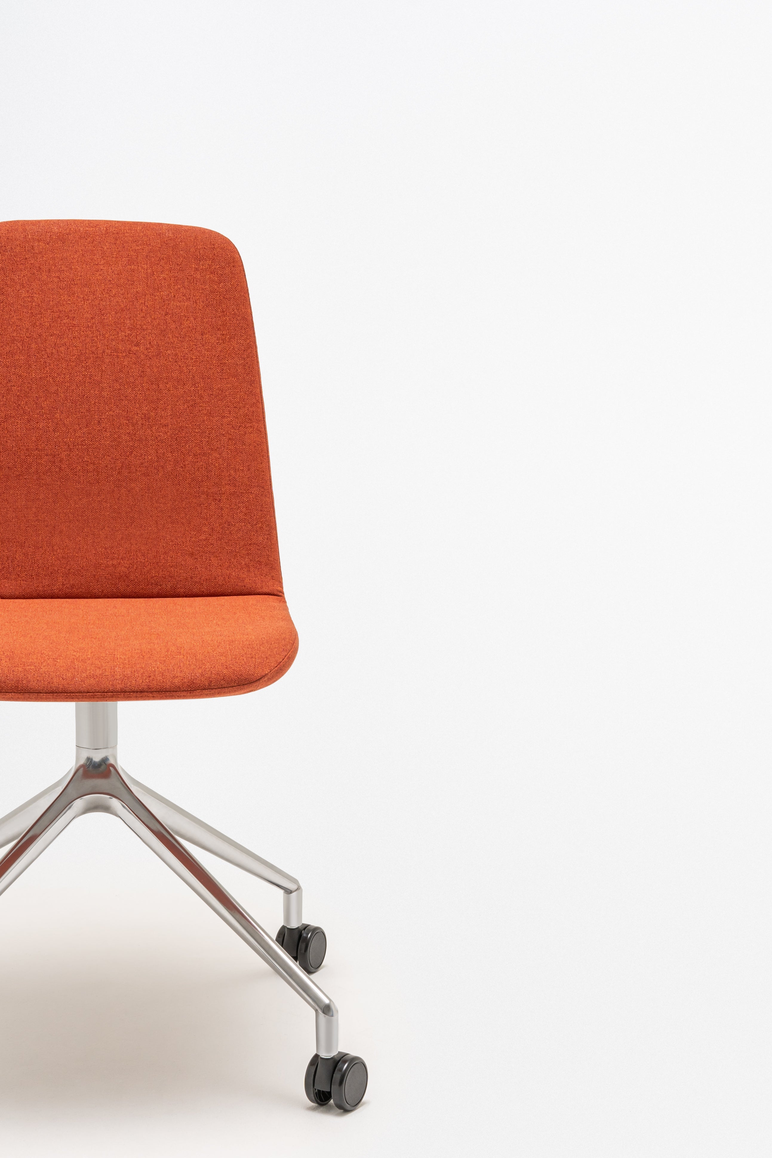 Otočné kreslo ULTI leštené hliníkové