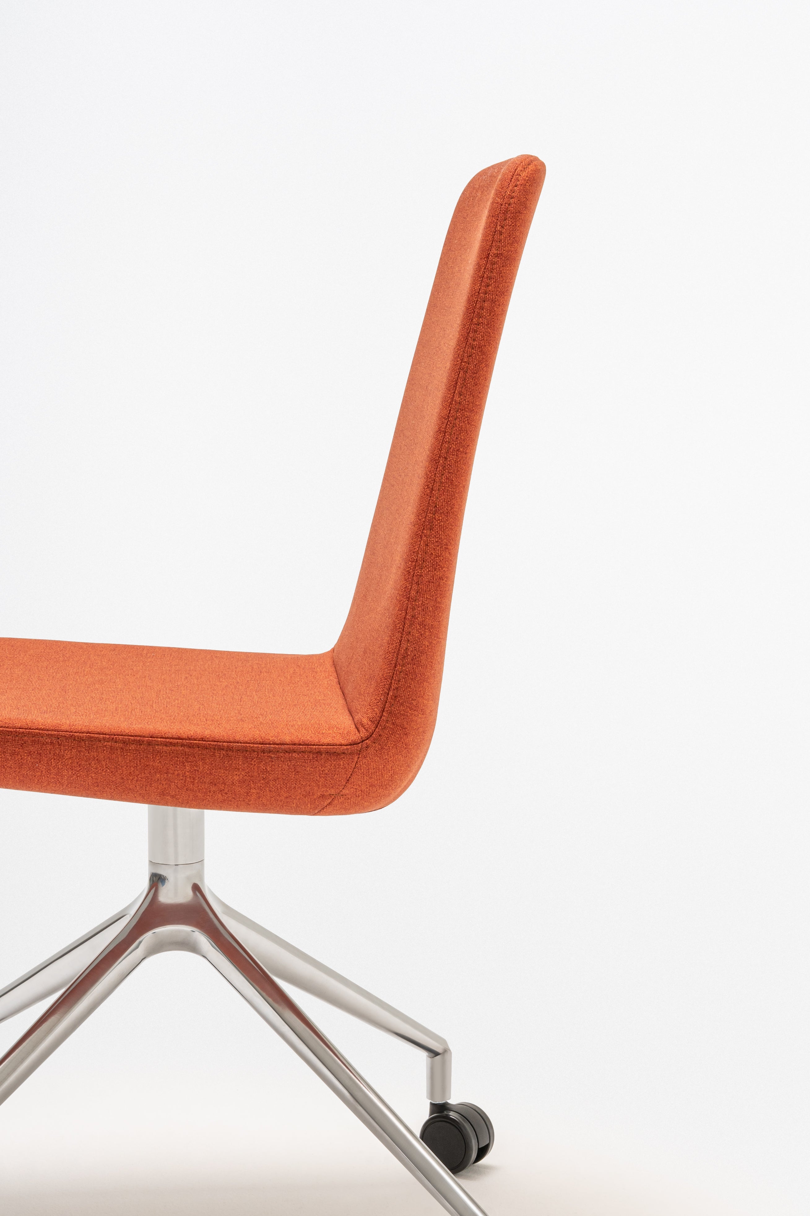 Otočné kreslo ULTI leštené hliníkové