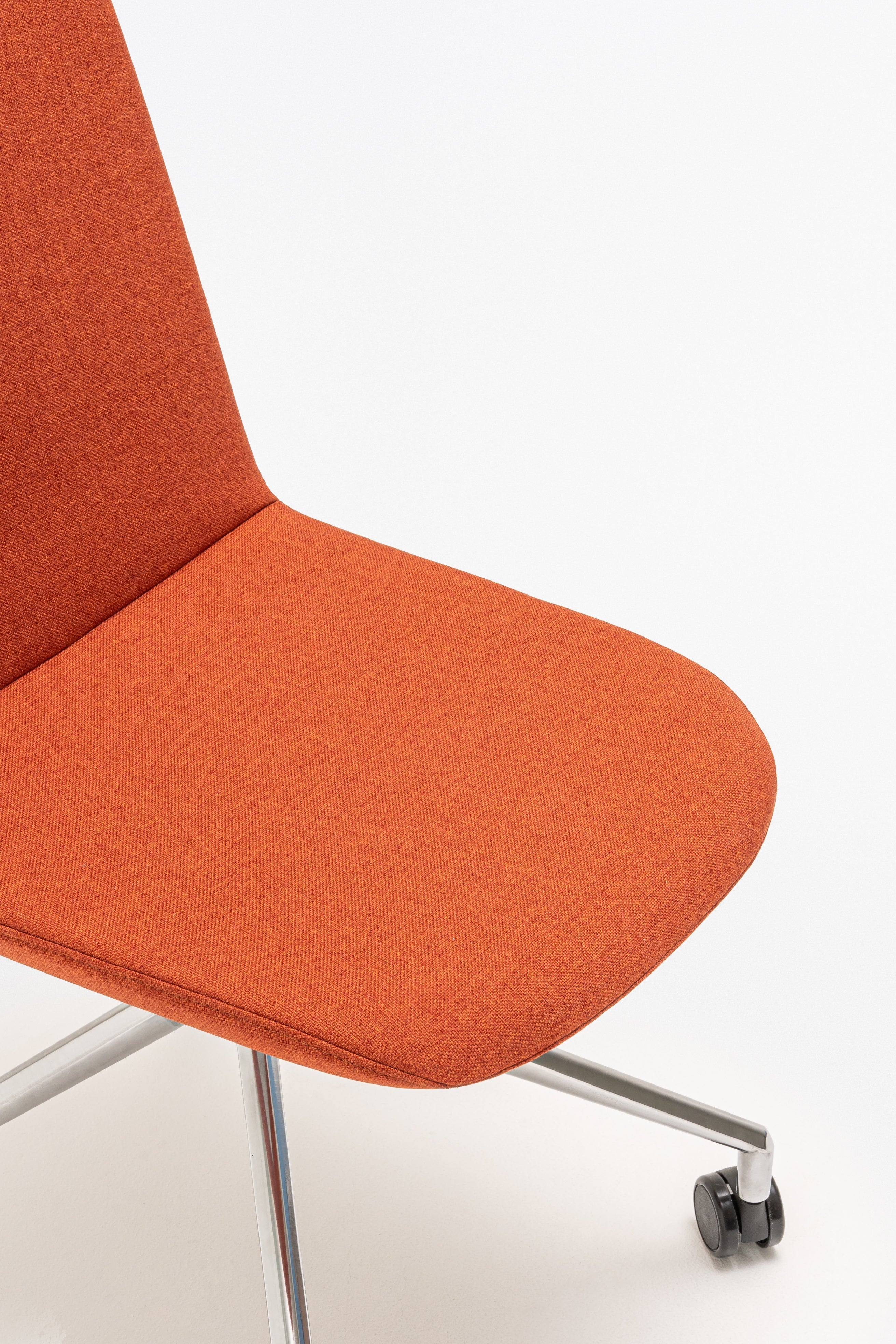 Otočné kreslo ULTI leštené hliníkové