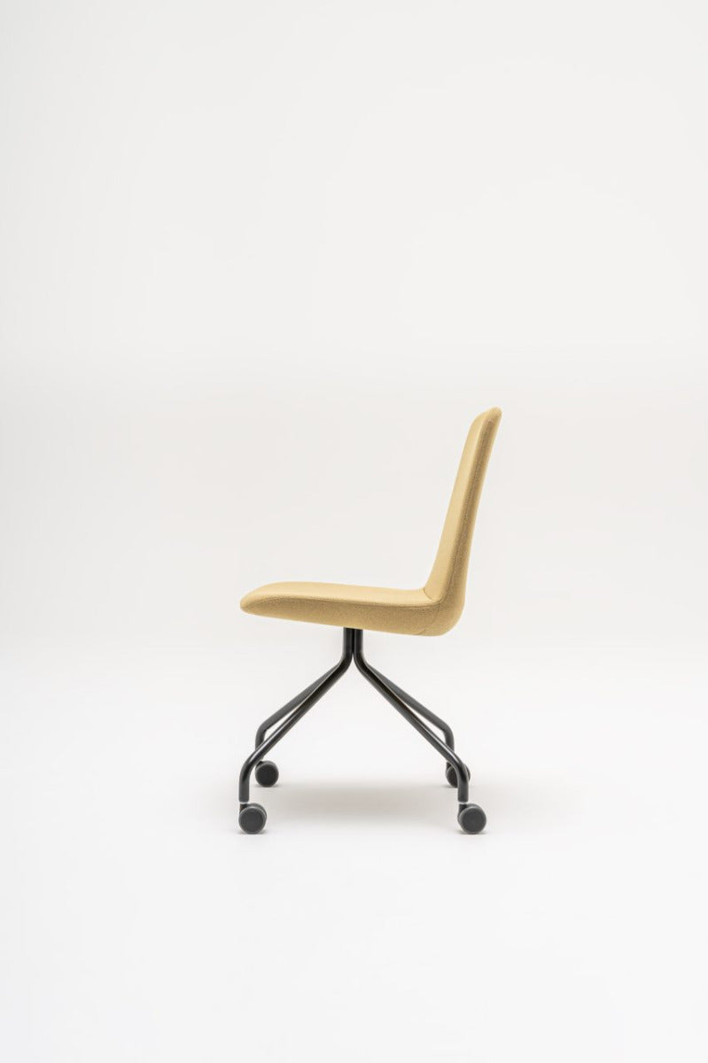 Kancelárske kreslo ULTI s krížovou základňou a kolieskami