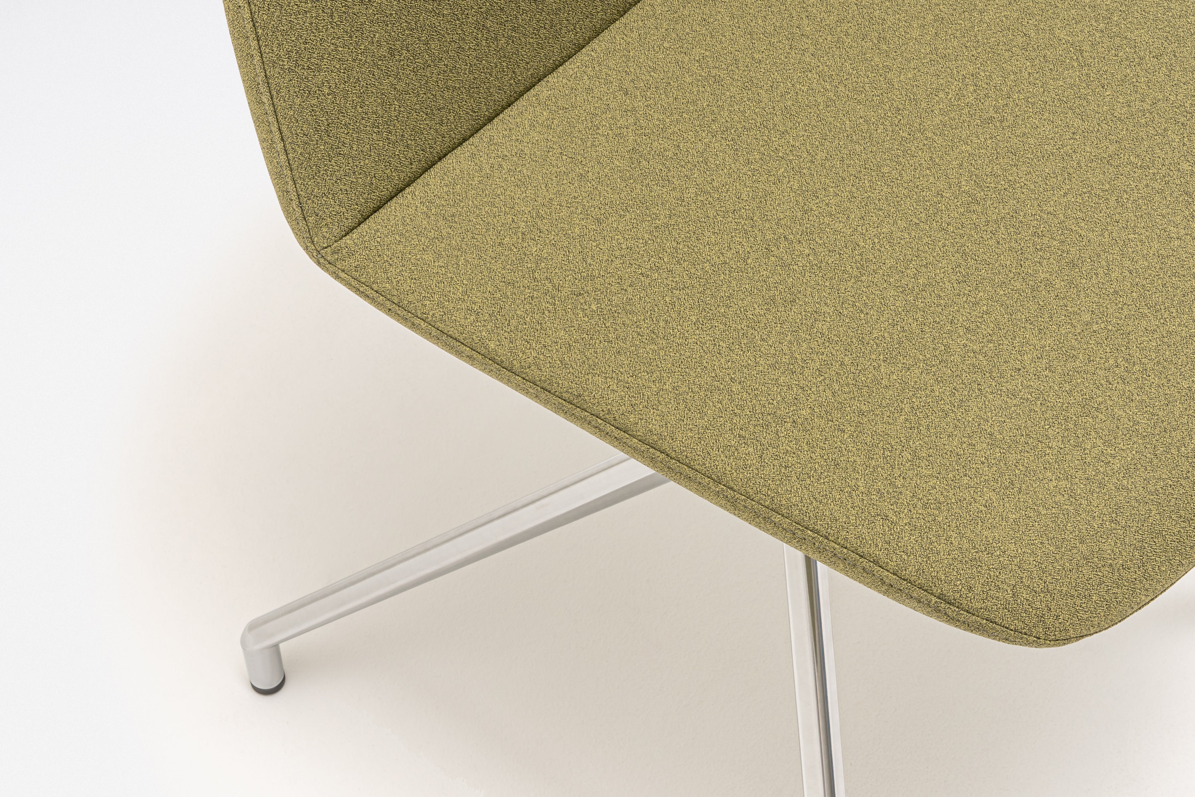 Otočné kreslo ULTI leštené hliníkové