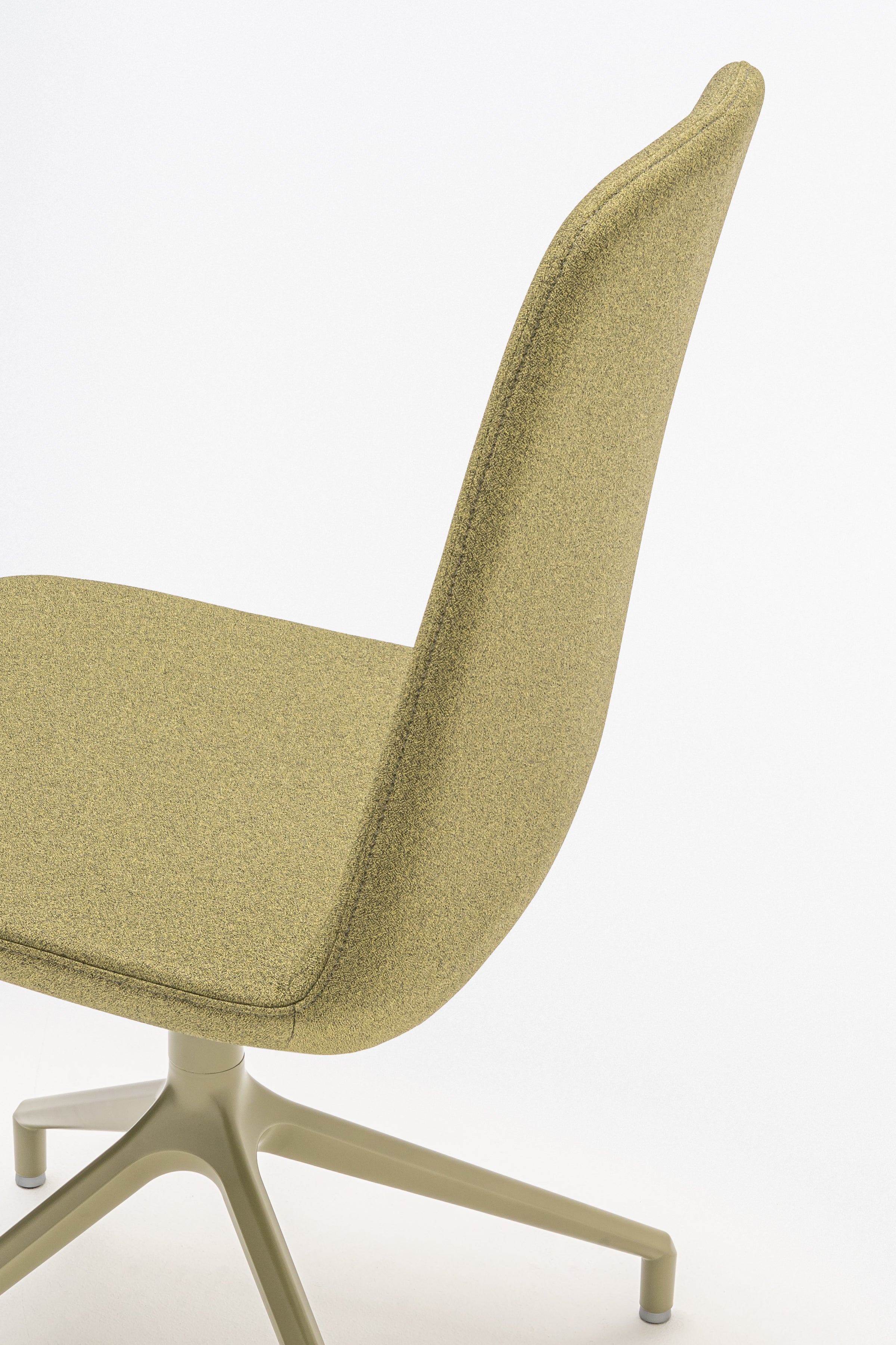 Otáčacie kreslo ULTI s hliníkovým podstavcom