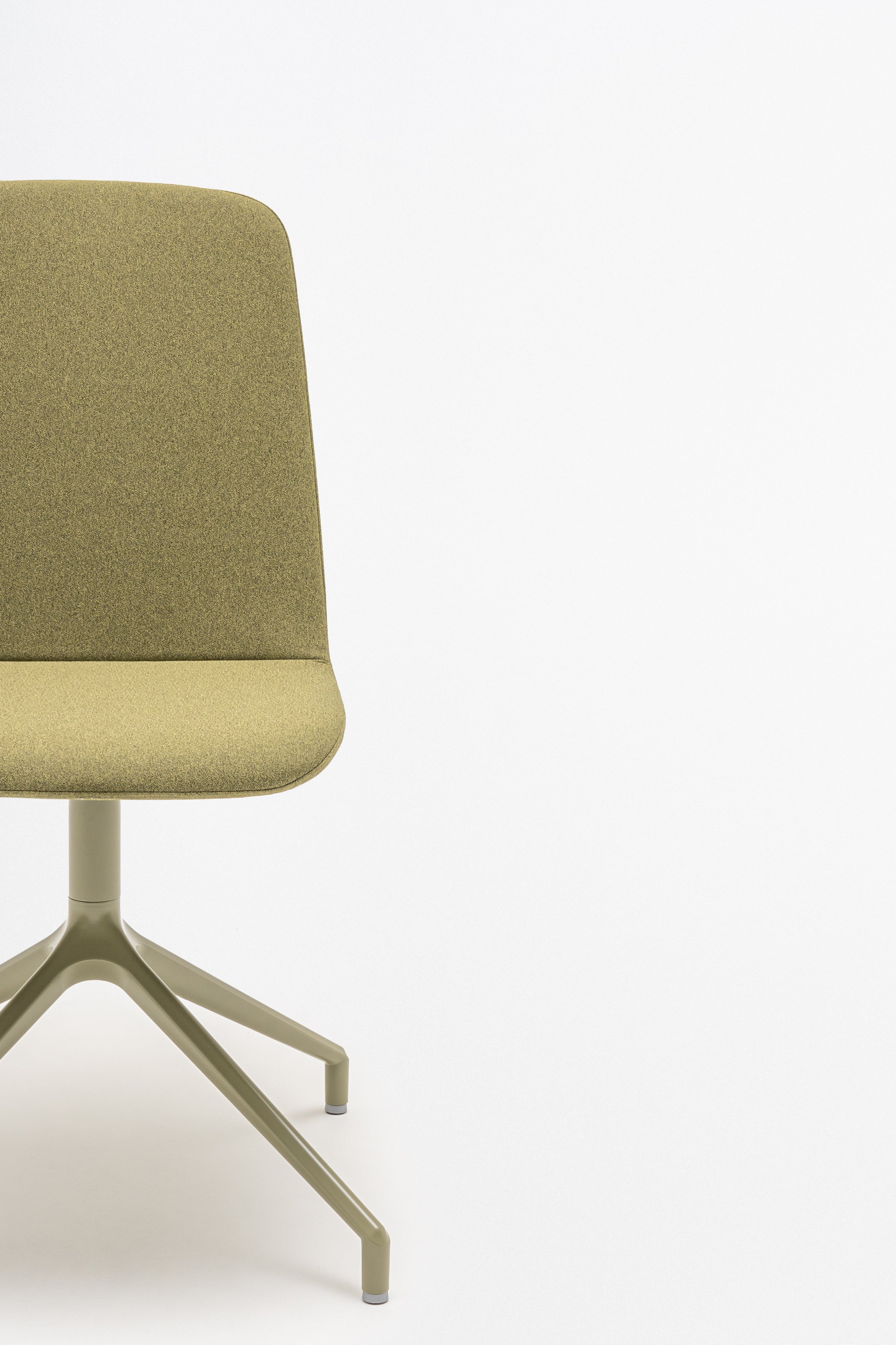 Otáčacie kreslo ULTI s hliníkovým podstavcom