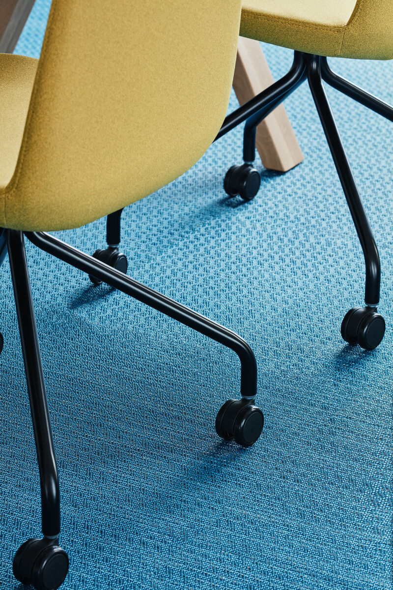 Kancelárske kreslo ULTI s krížovou základňou a kolieskami