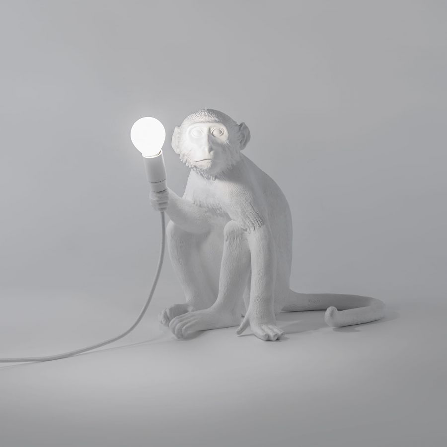 Stolná lampa MONKEY SITTING biela
