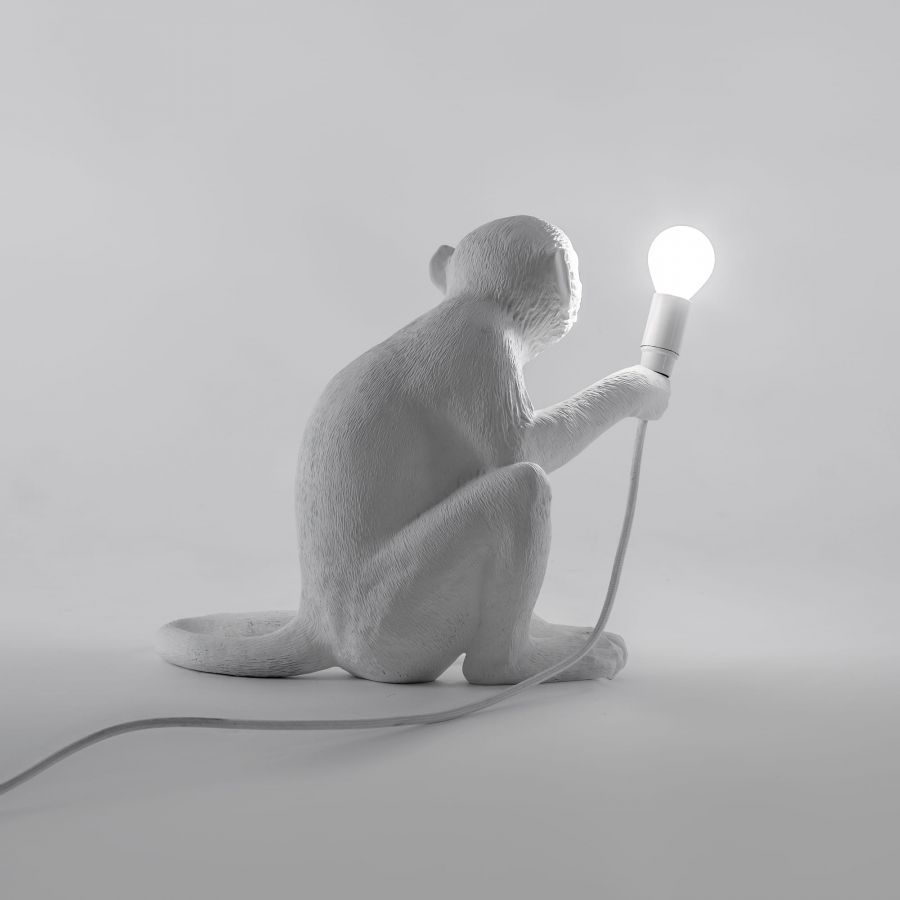 Stolná lampa MONKEY SITTING biela