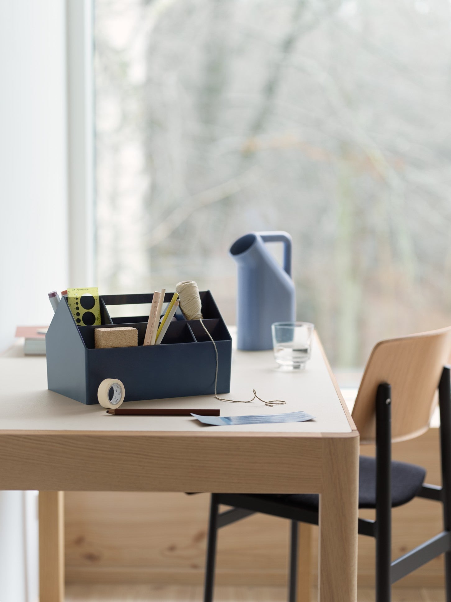 Stôl WORKSHOP šedé linoleum s dubovou základňou
