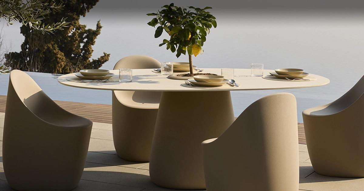 Stół ogrodowy z pojemnikiem COBBLE biały z czarnym wykończeniem Qeeboo    Eye on Design