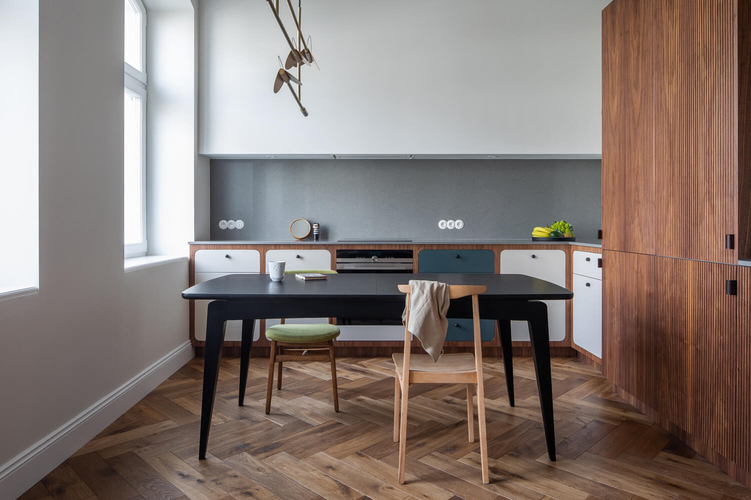 Rozkladací stôl TAOZ čierny dub