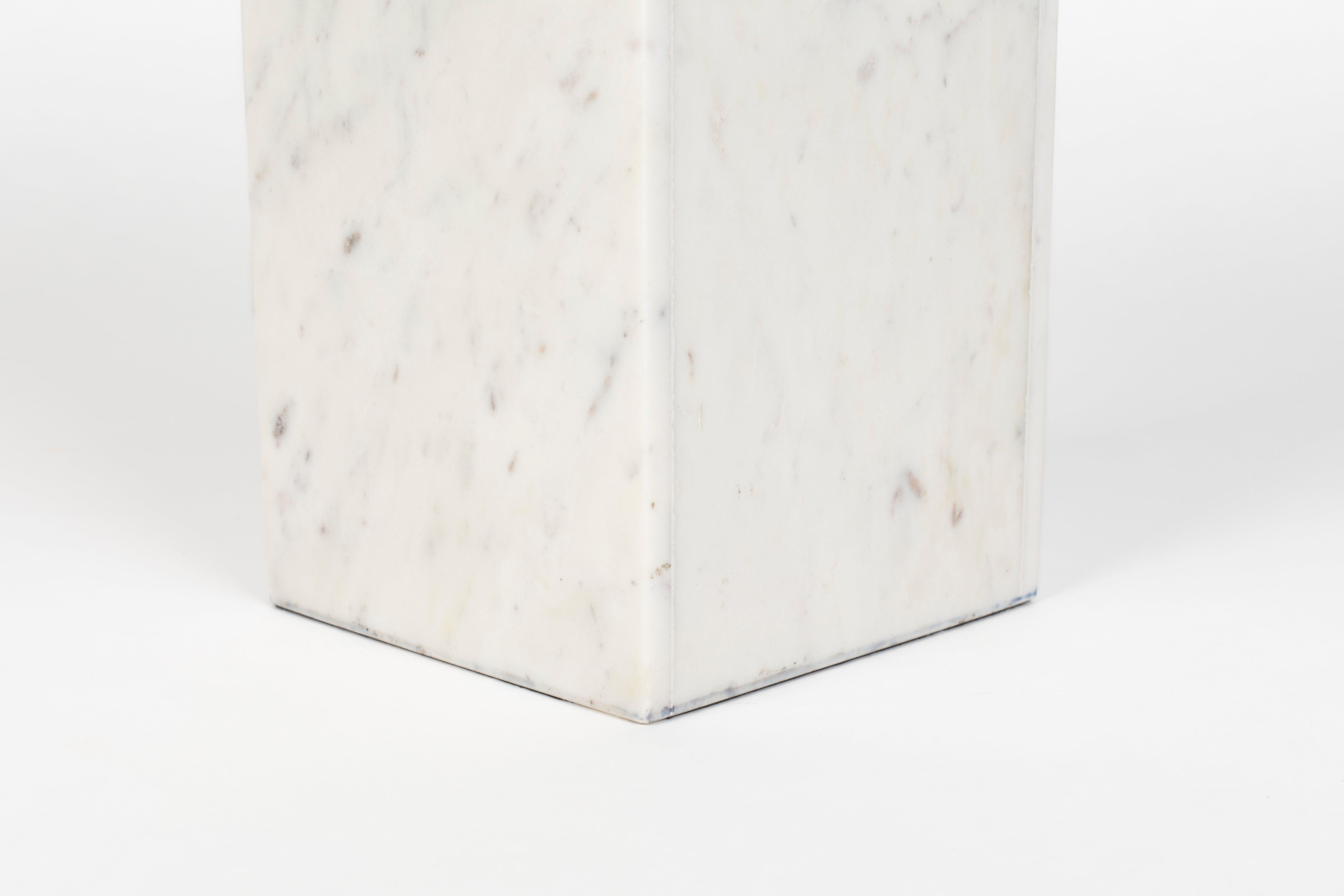 Stolik boczny PRIDE biały marmur Zuiver    Eye on Design