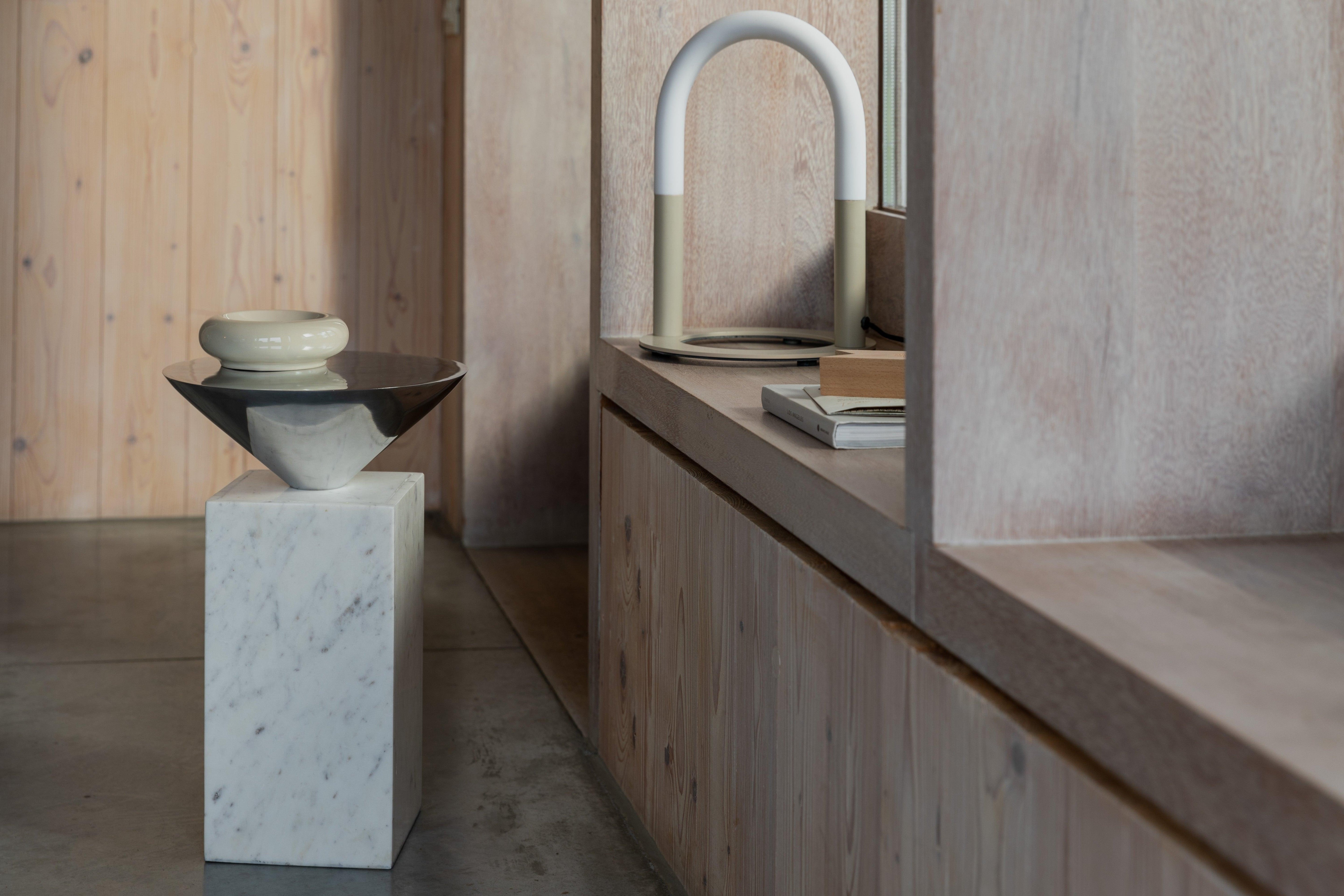 Stolik boczny PRIDE biały marmur Zuiver    Eye on Design