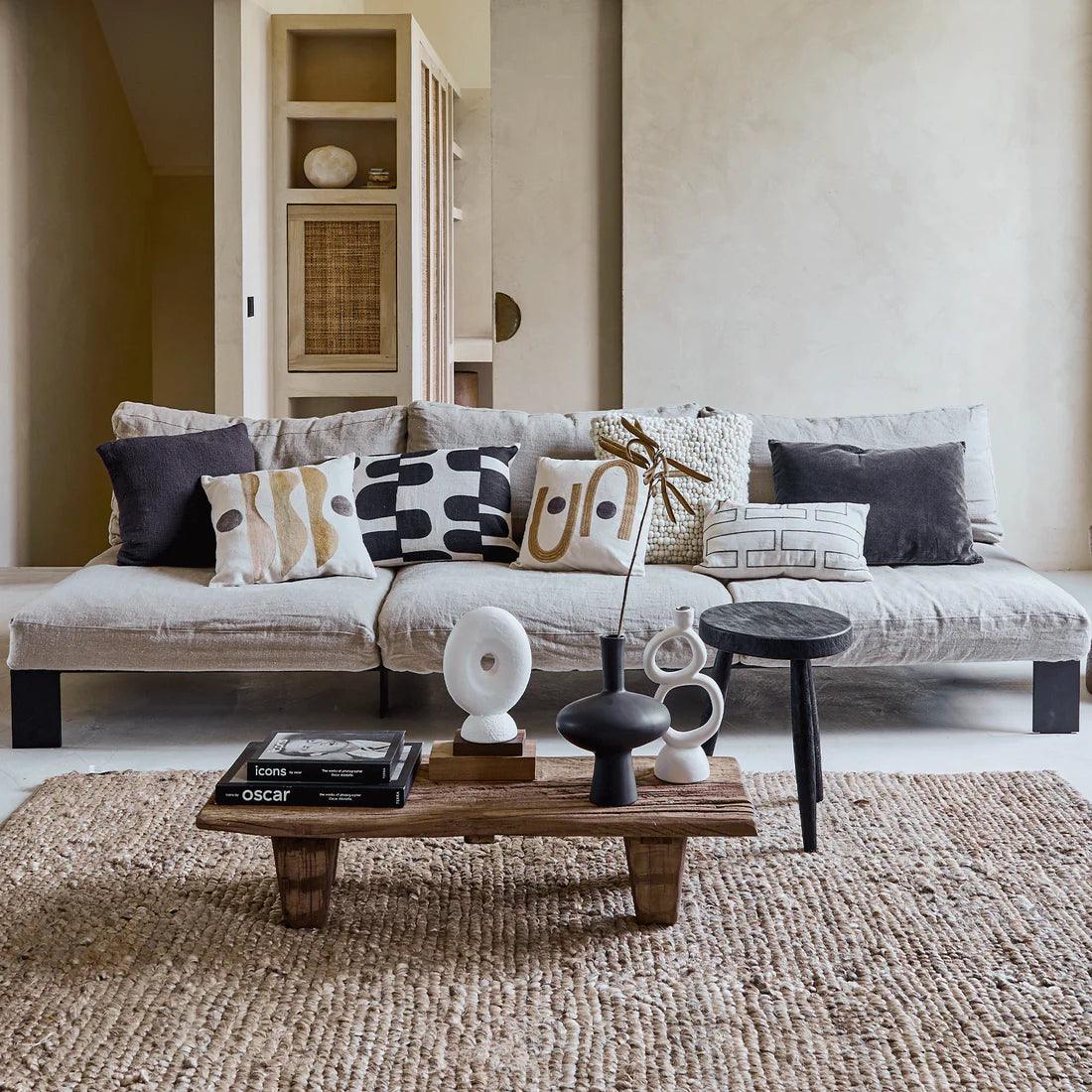 Stolik UNC z drewna z recyclingu Urban Nature Culture    Eye on Design