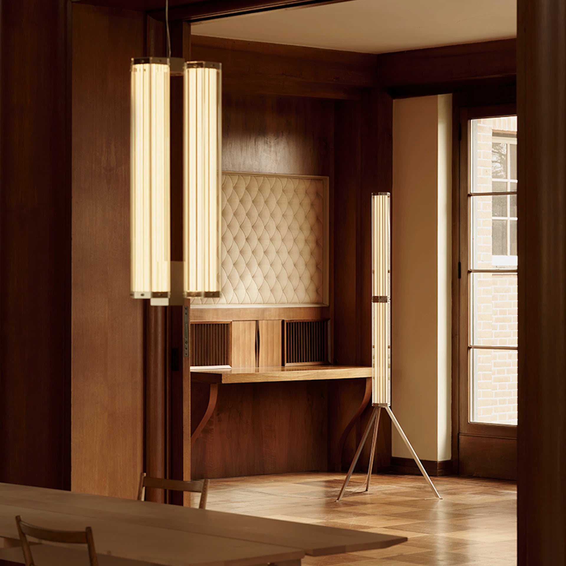 Stojaca lampa SUPERWIRE sklo s kovovou základňou