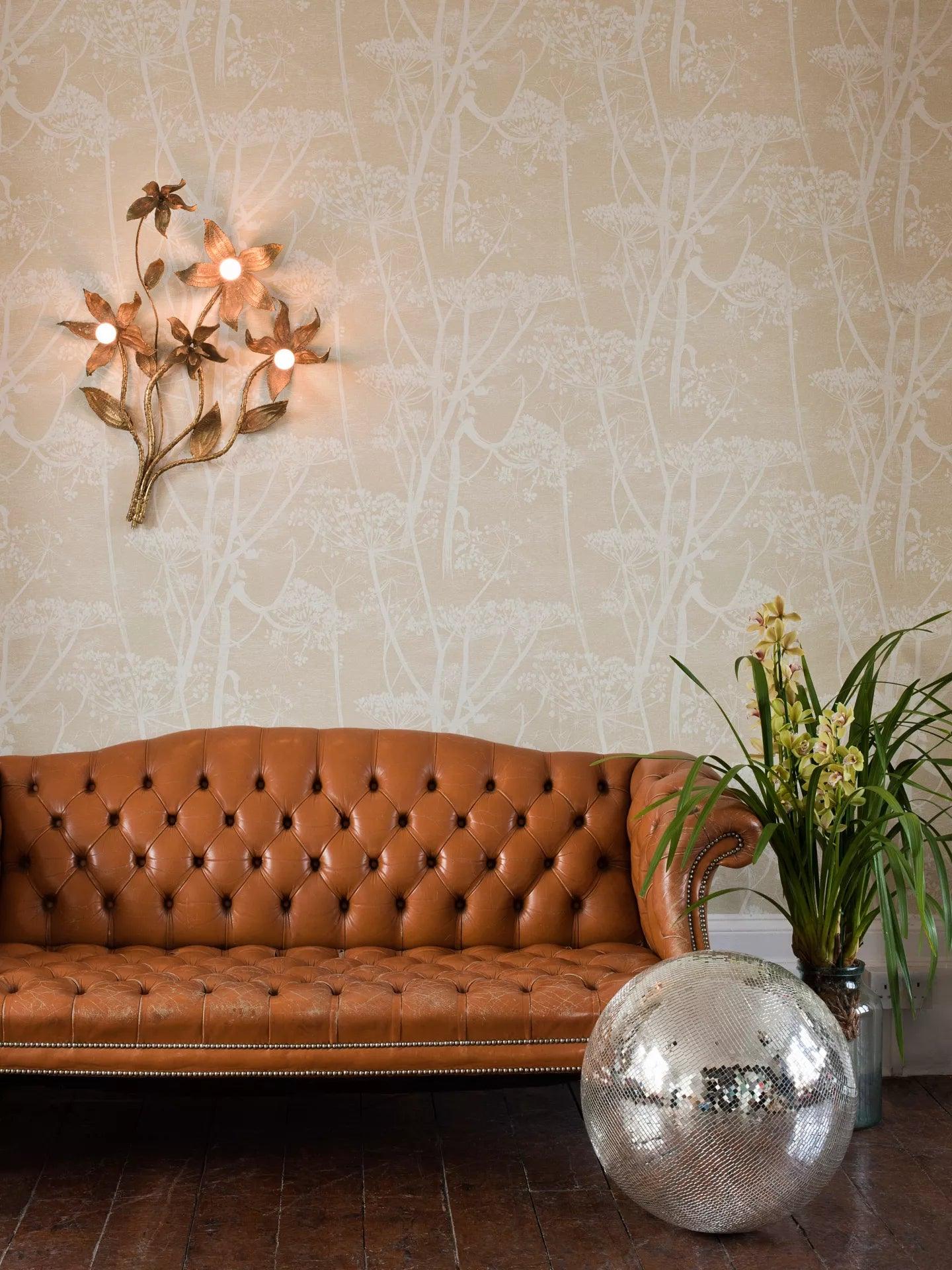 Wallpaper with a plant motif of cow parsley CONTEMPORARY COLLECTION - Dark Brown