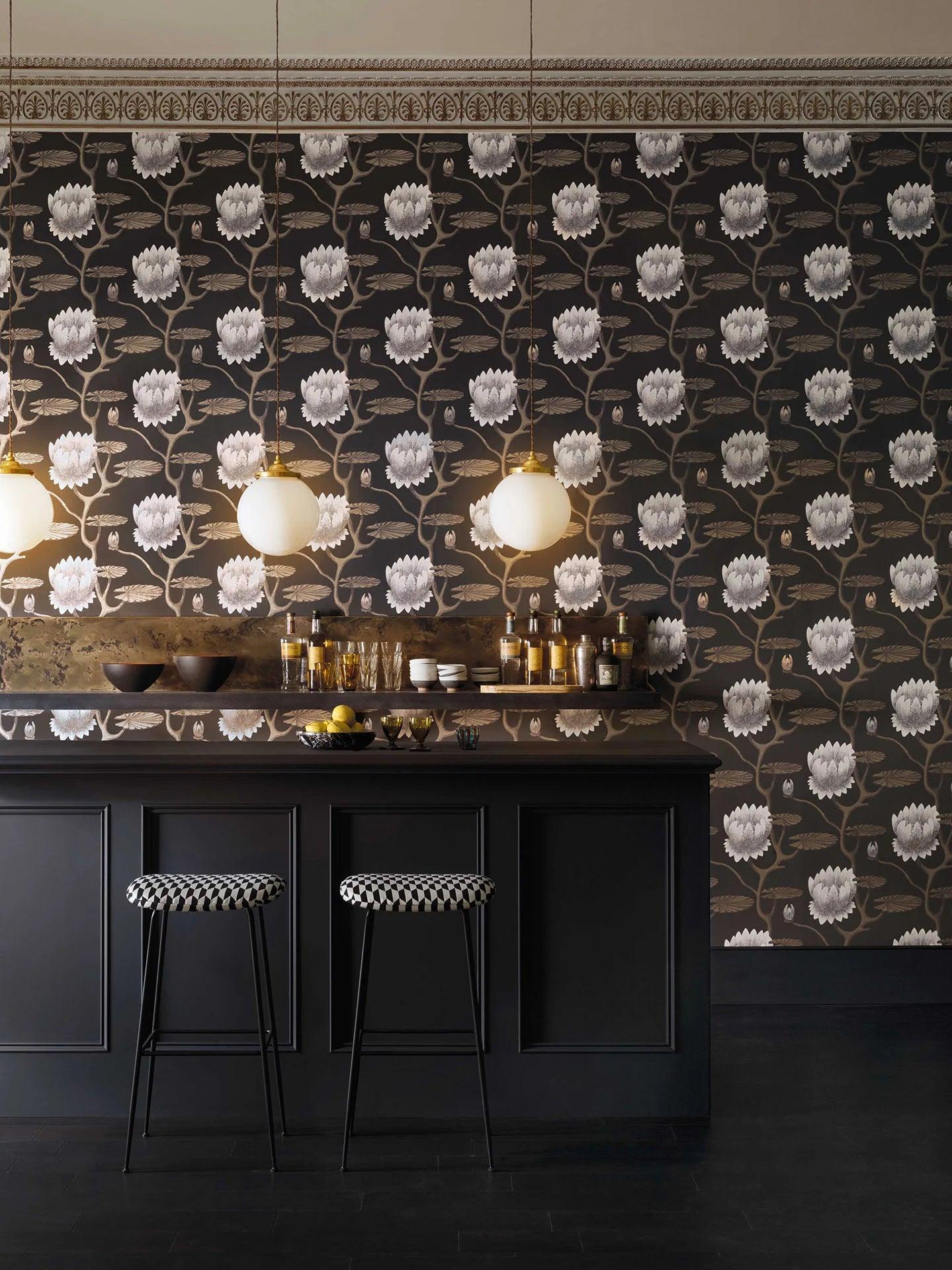 Wallpaper with a floral plant motif CONTEMPORARY COLLECTION - Summer Lily blue on white