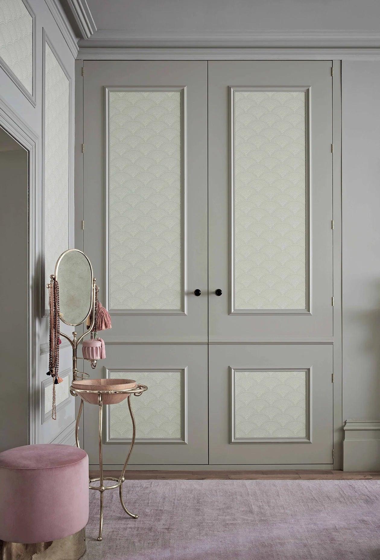 Tapeta s geometrickým vzorom ventilátorov art deco ICONS - Feather Fan modrá