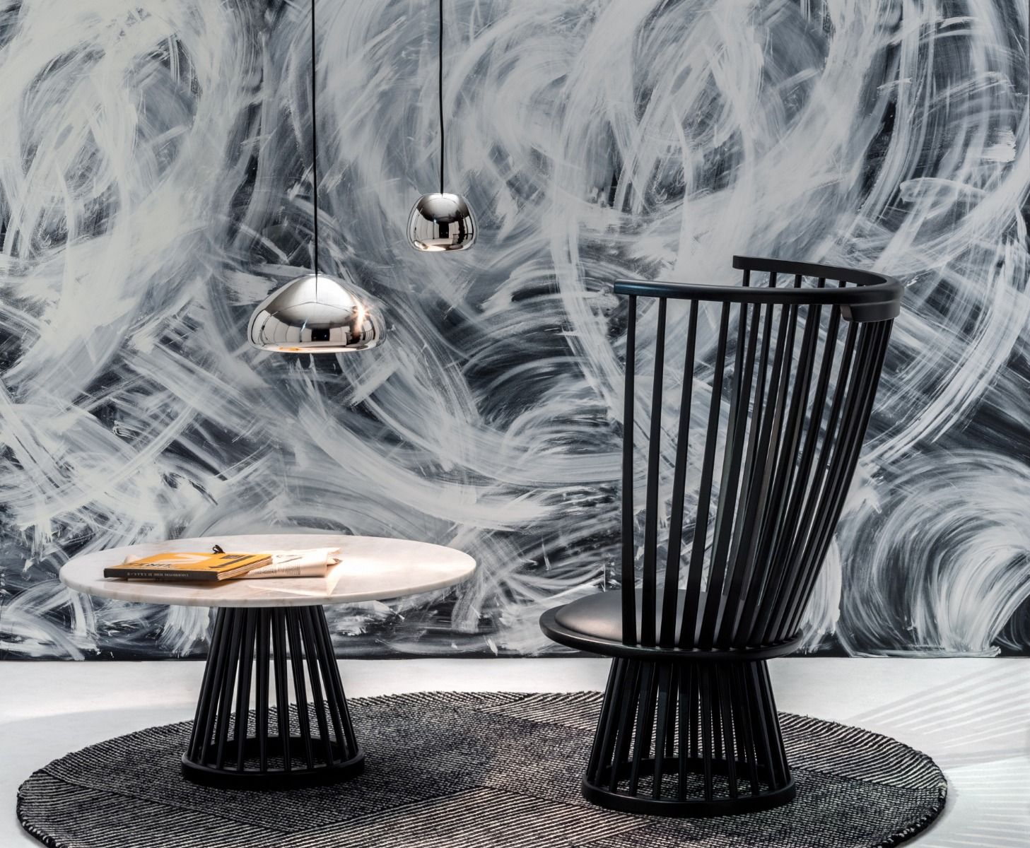 Coffee table fan white marble with a black base