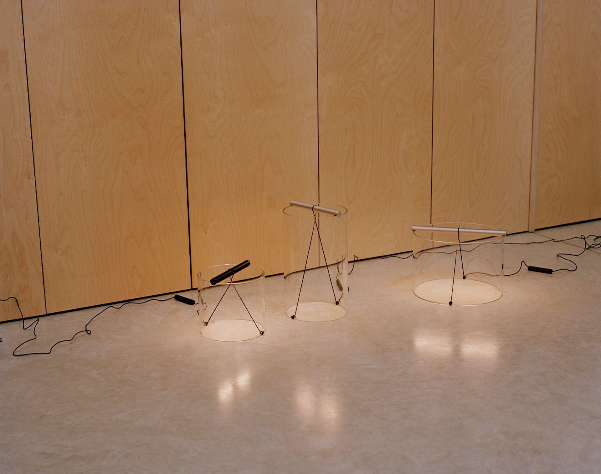 Stolná lampa TO-TIE sklenená