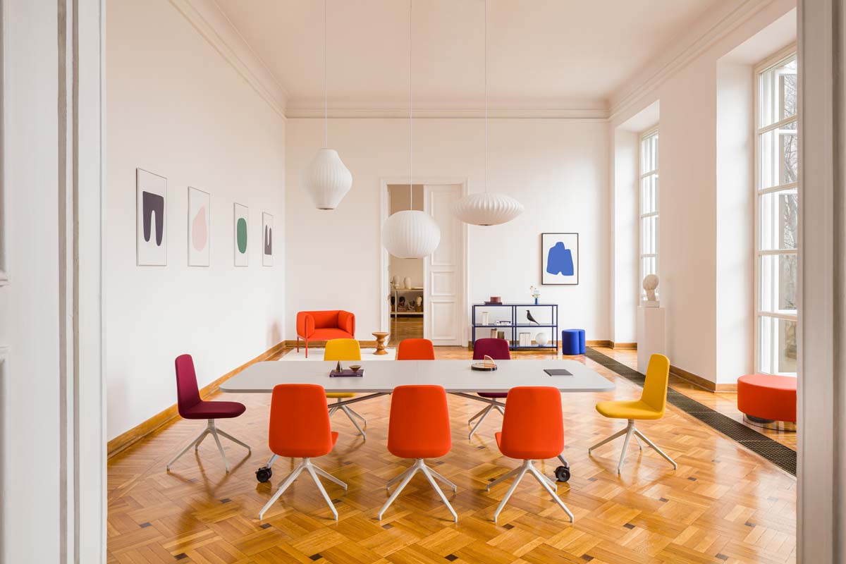 Otáčacie kreslo ULTI s hliníkovým podstavcom