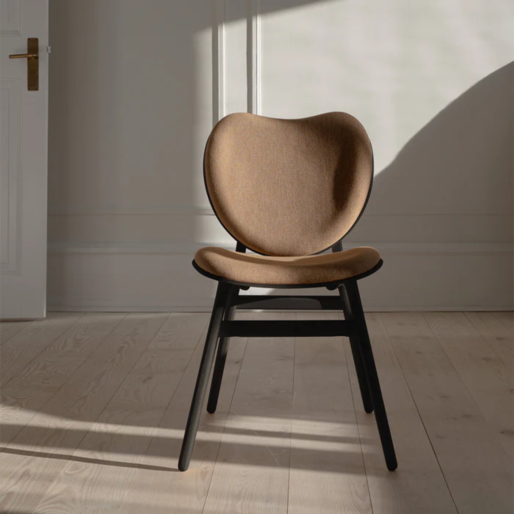 CONVERSATION chair brown with black oak base