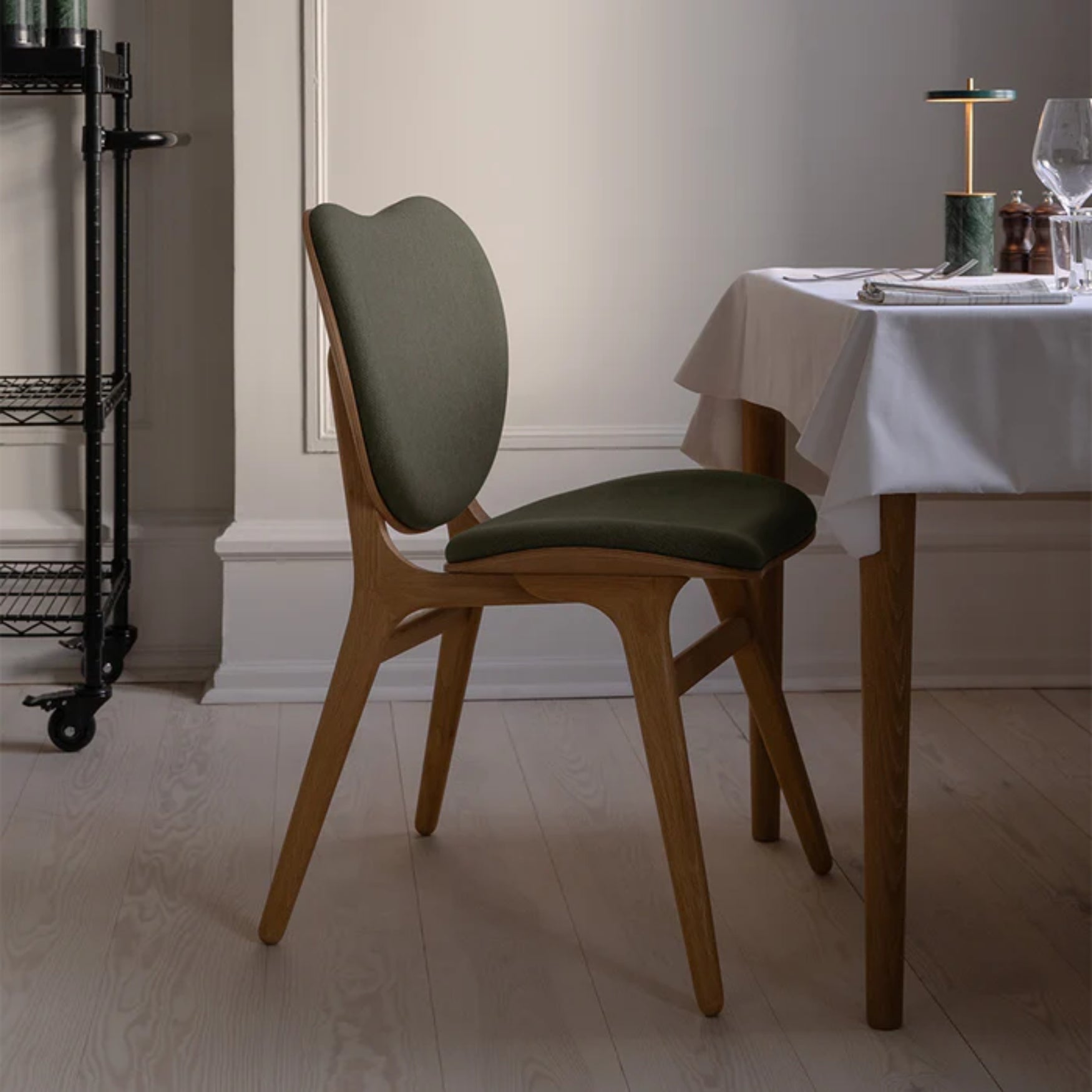 Stolička CONVERSATION zelená s dubovým podstavcom