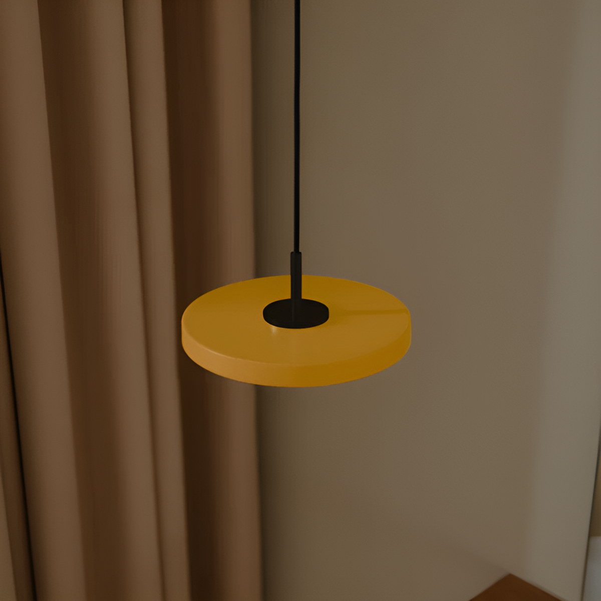 Závesná lampa ASTERIA MICRO žltá s čiernym doplnkom