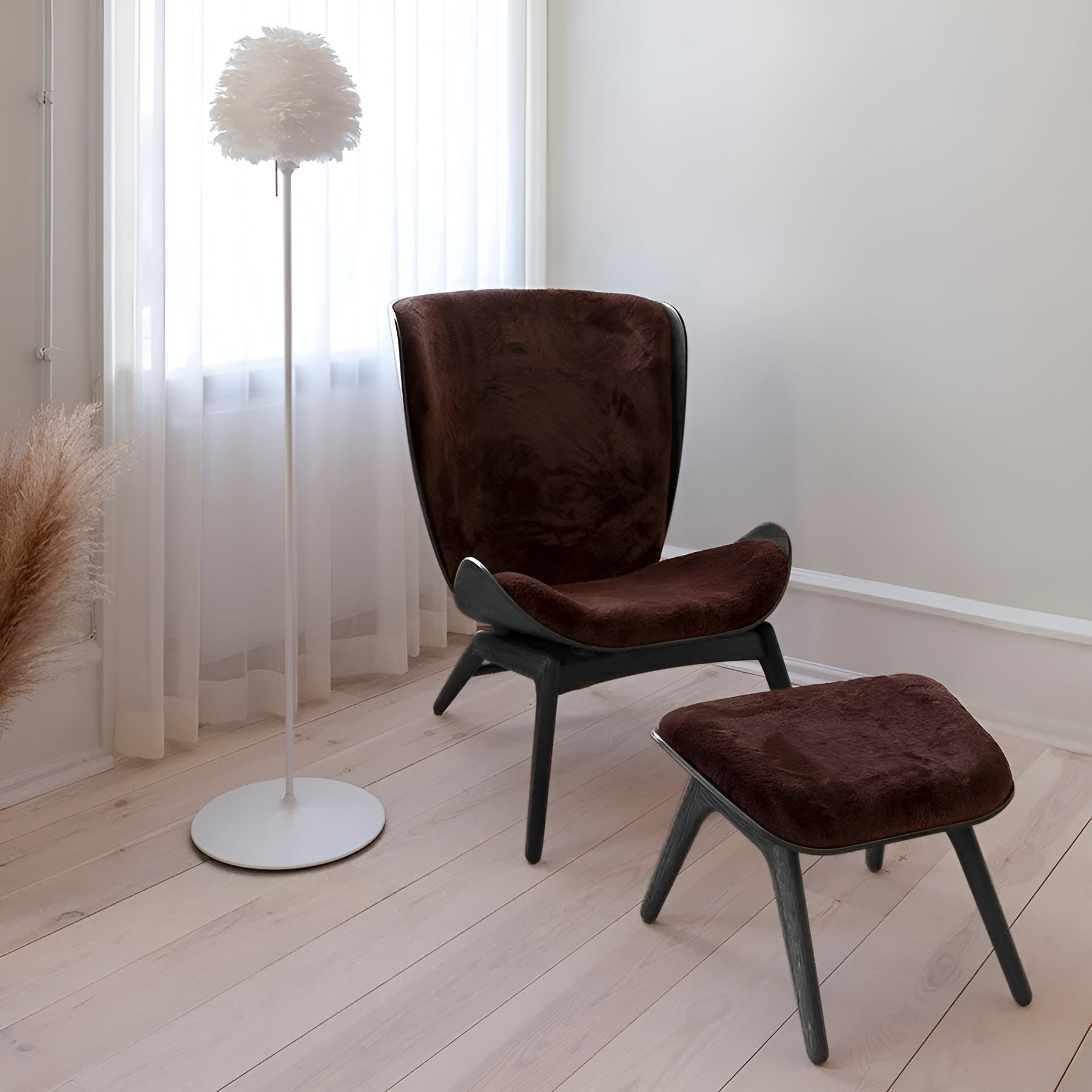 Podnožník READER hnedý s čiernym podstavcom