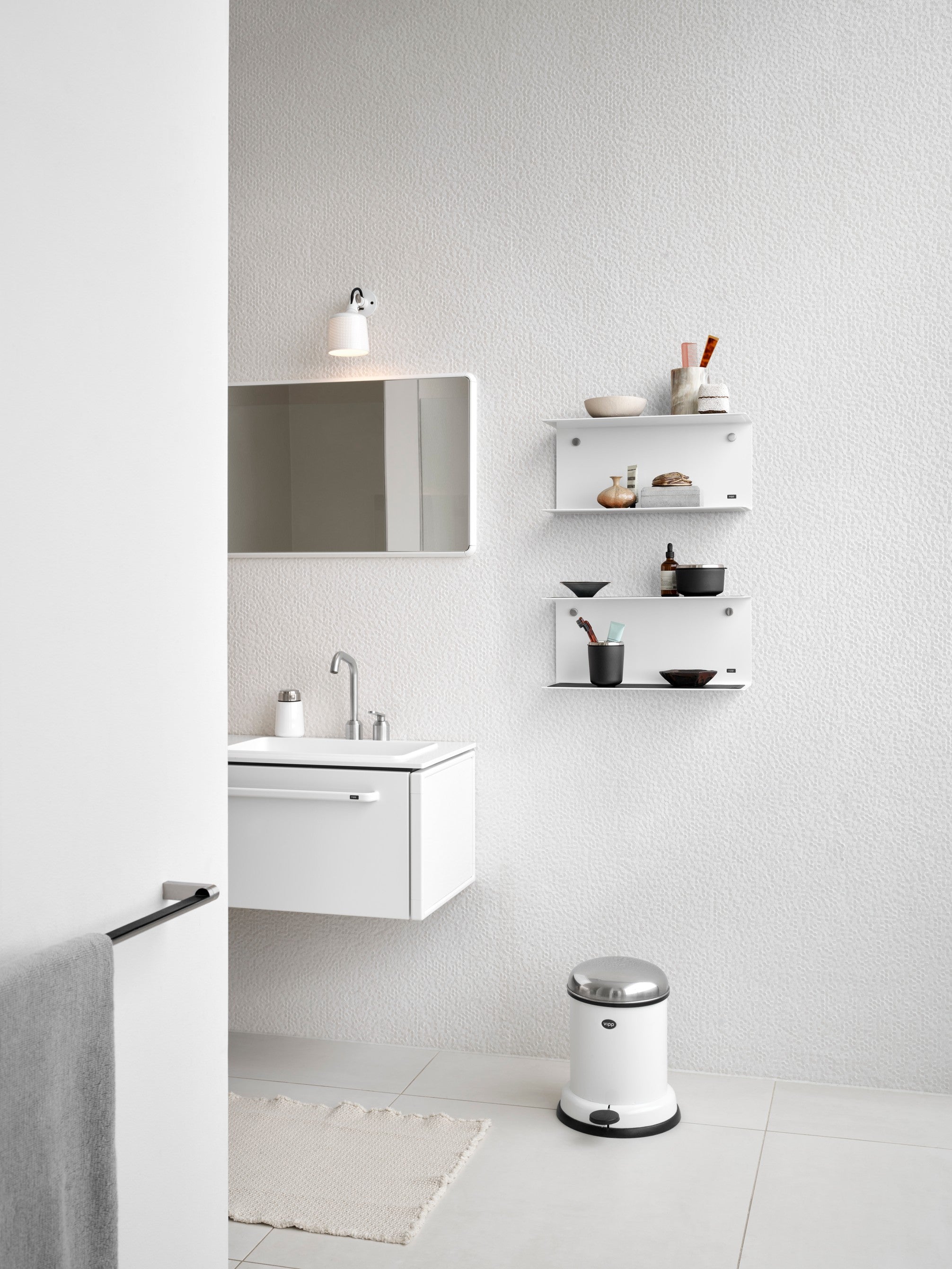 Nástenná lampa 524 biela metalická