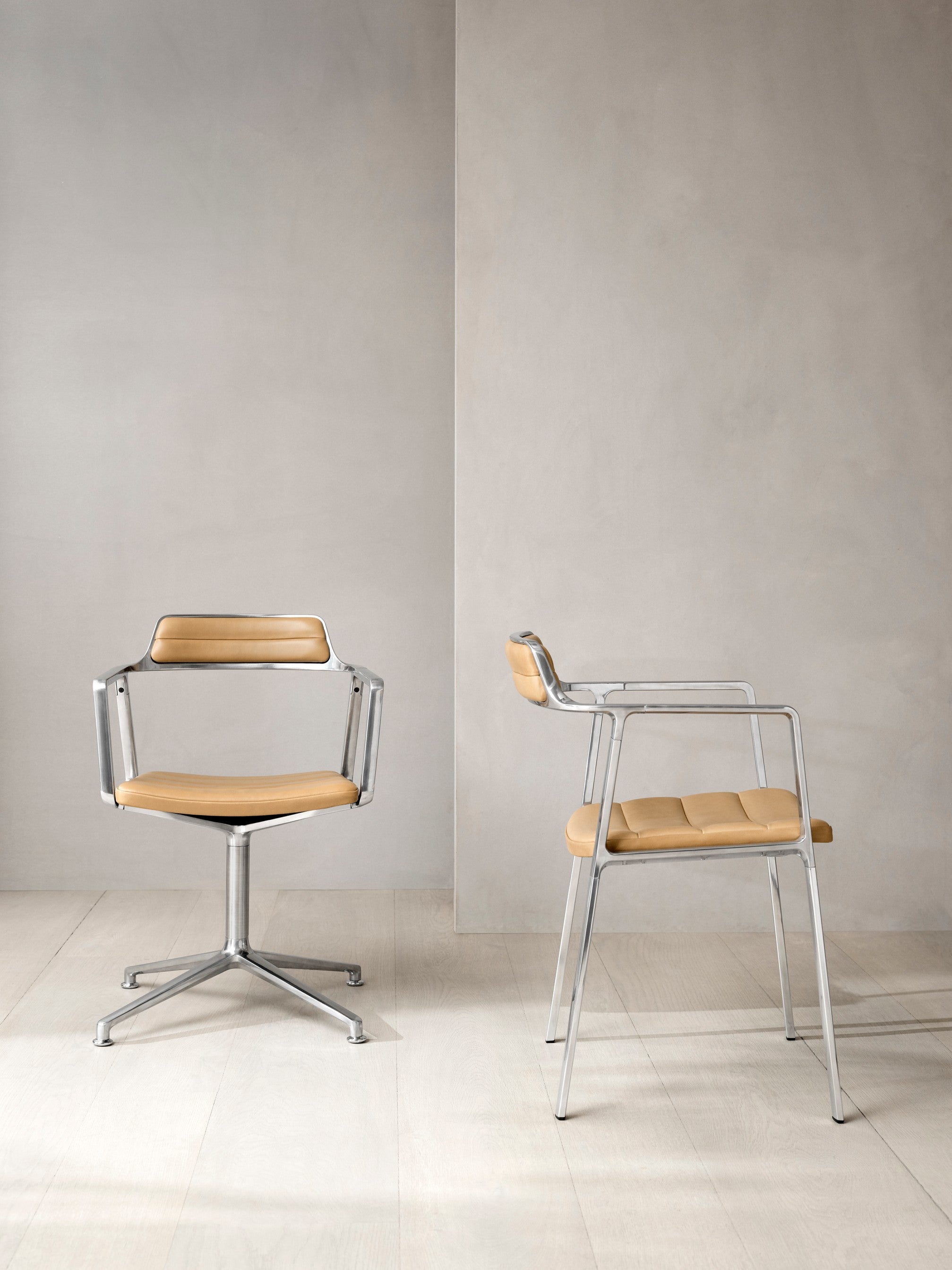 Chair 451 caramel leather with metal base