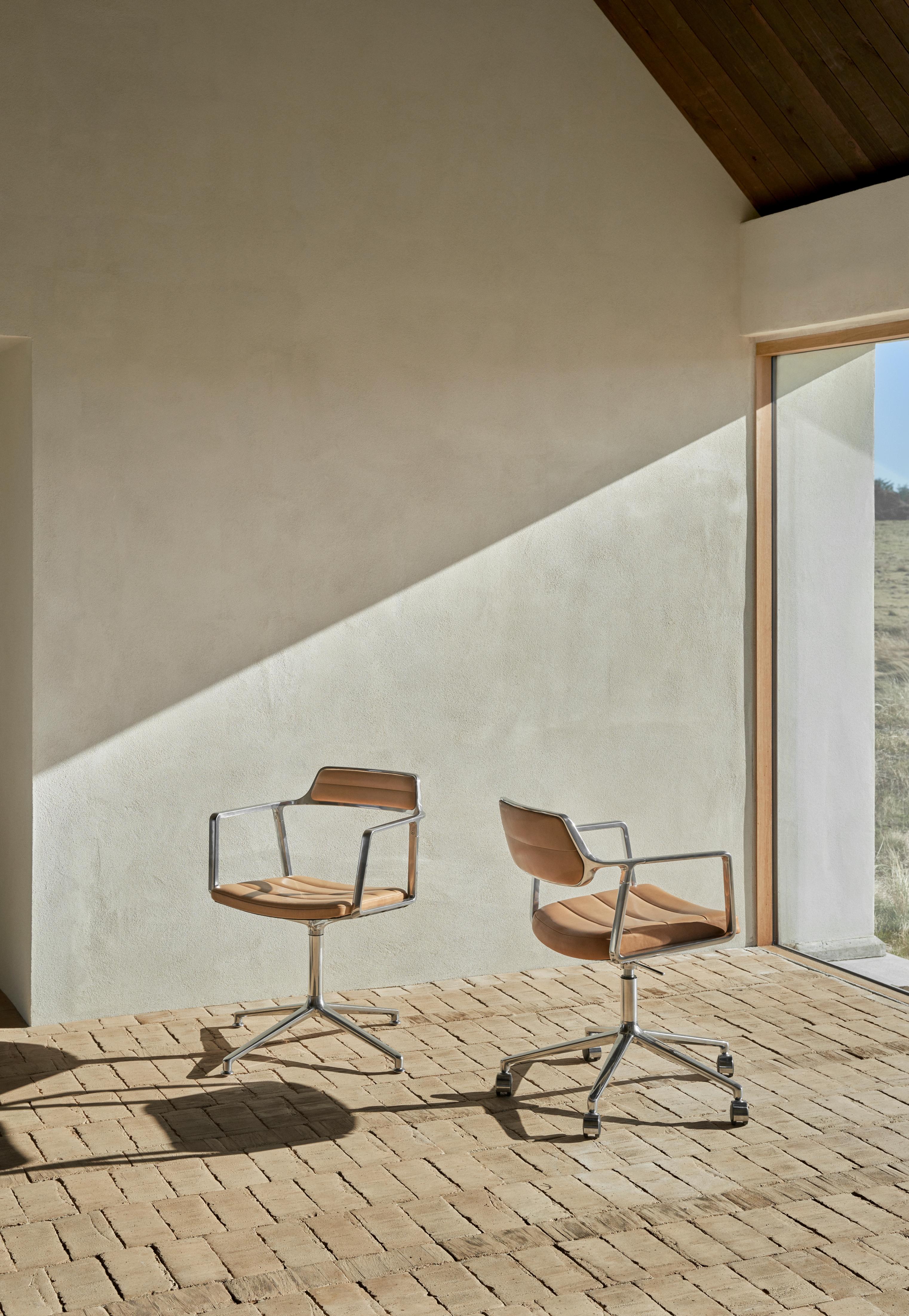Office chair 453+ caramel leather with metal base