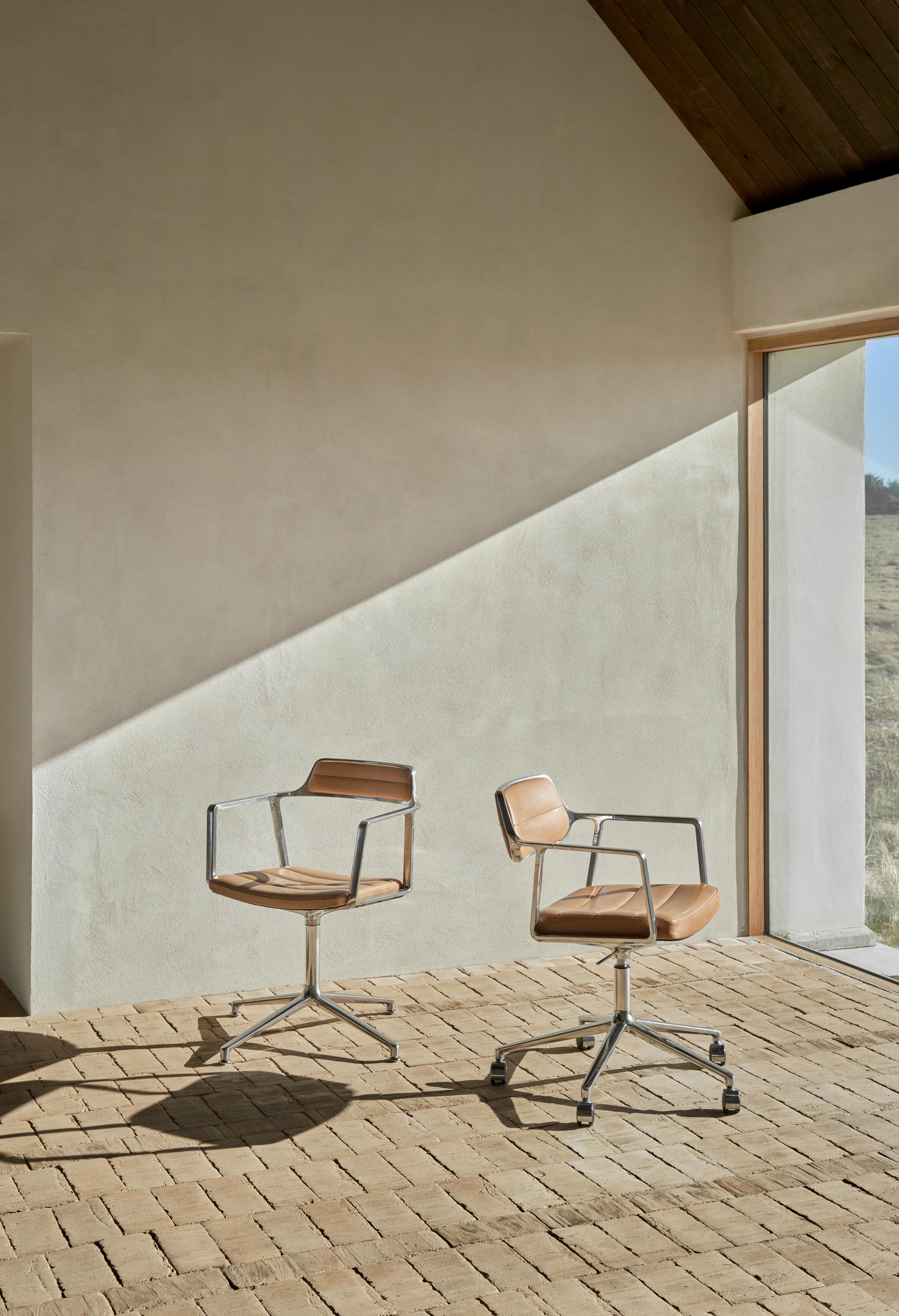Office chair 453+ caramel leather with metal base