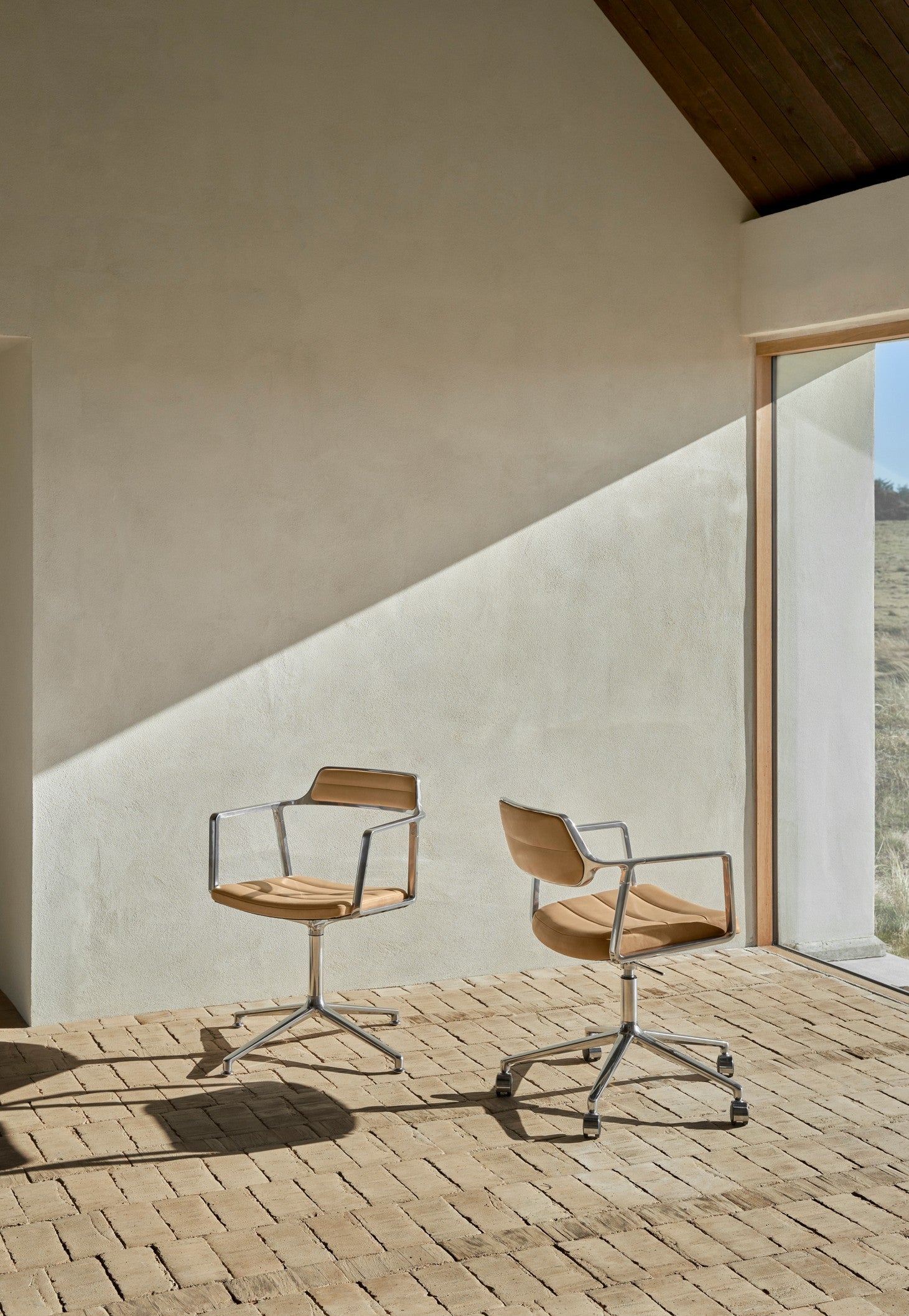 Office chair 453+ black leather with metal base