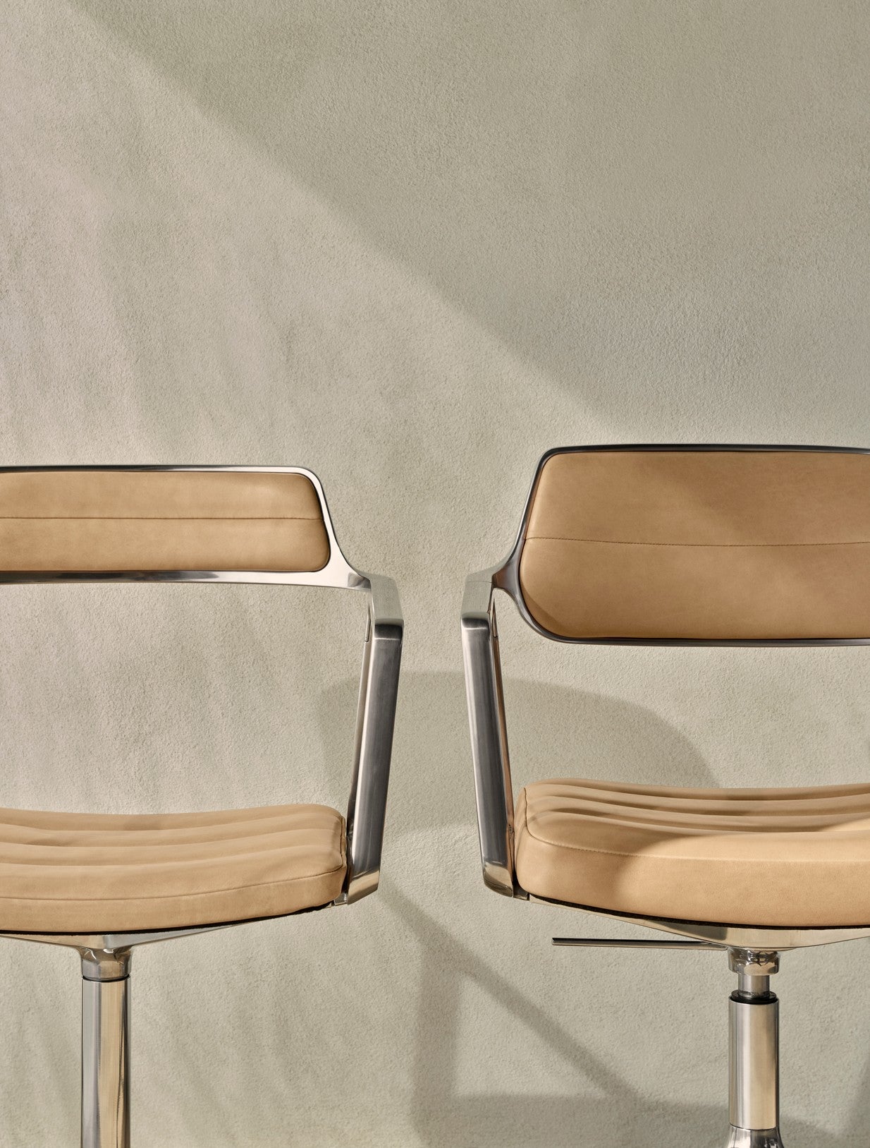 Office chair 452 caramel leather with metal base