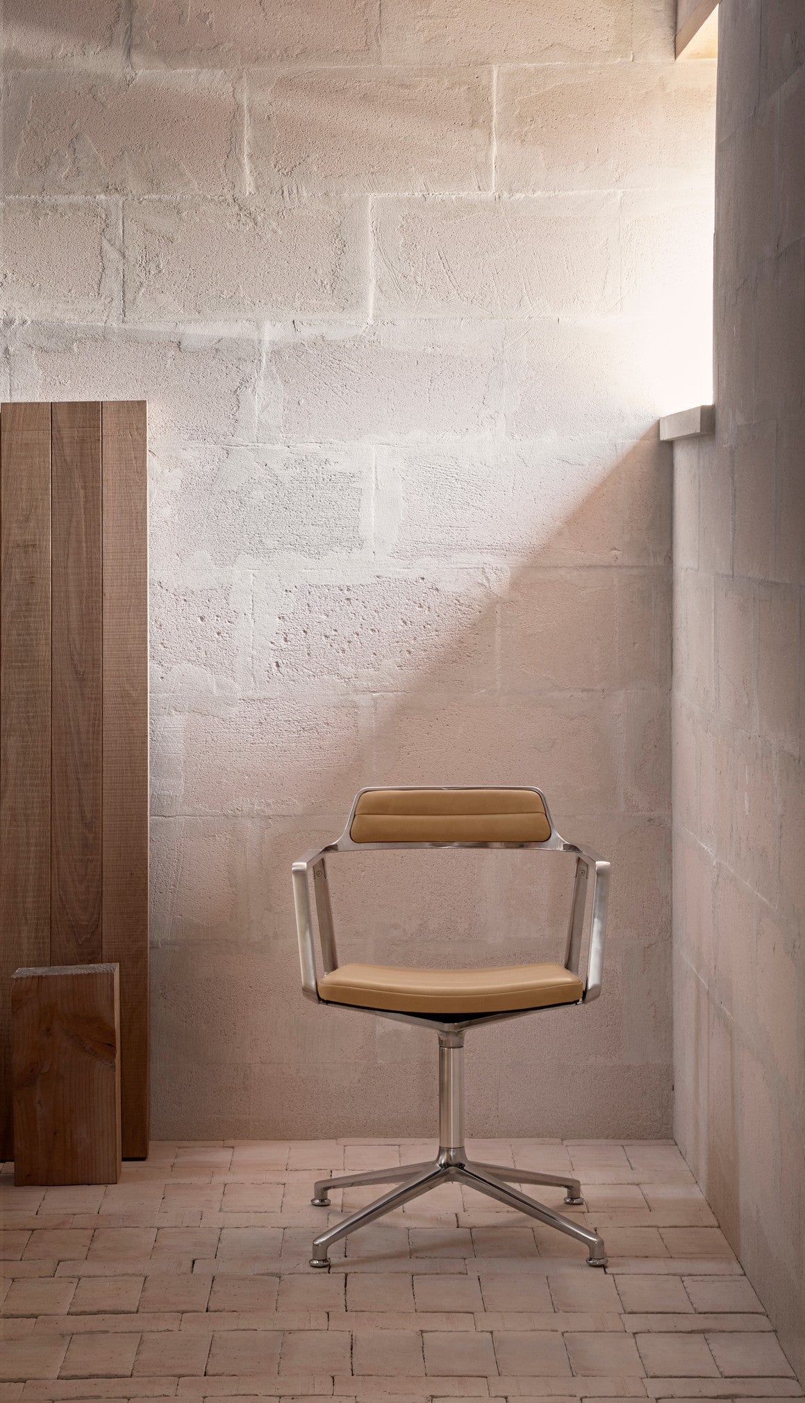 Office chair 452 caramel leather with metal base