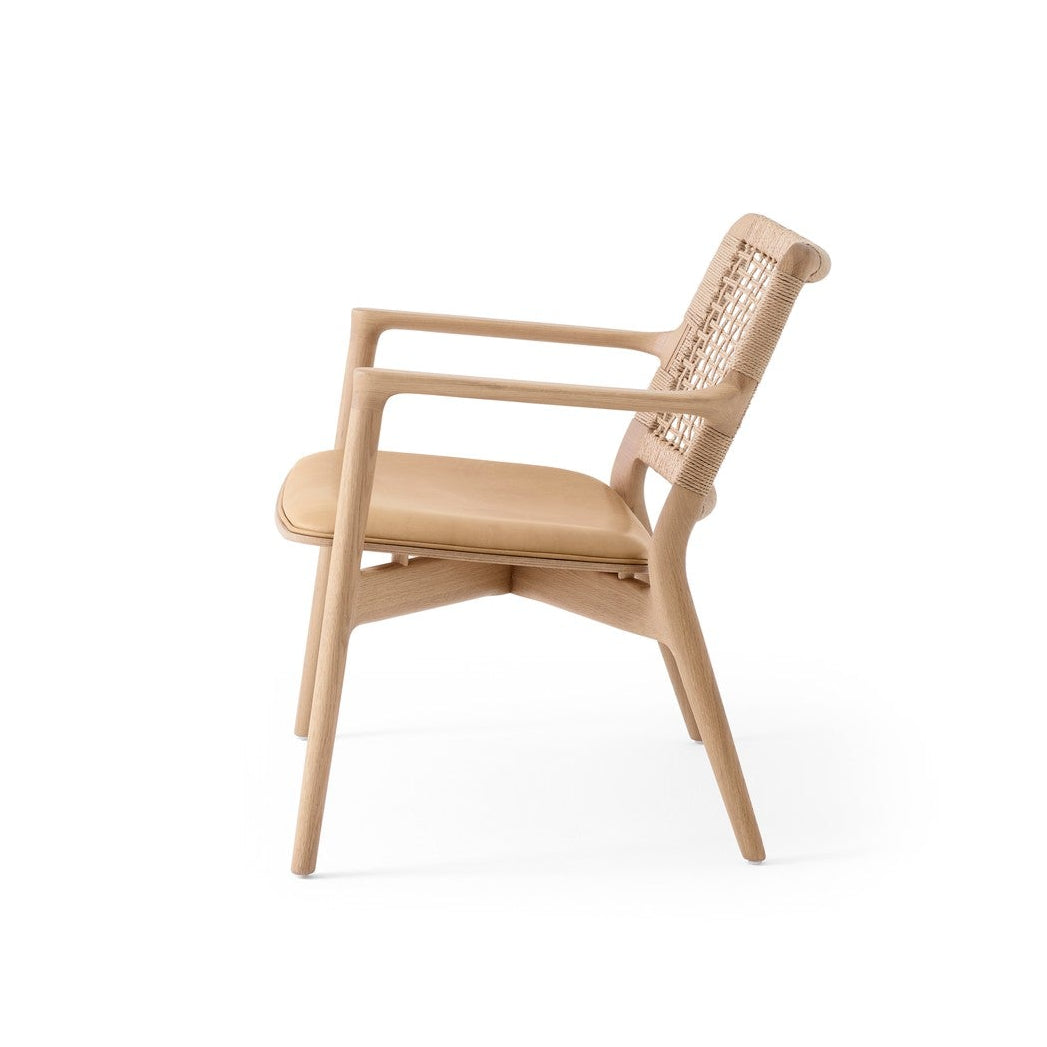 CABIN armchair in caramel leather with a light oak base [Antonina] [Amelia spr]