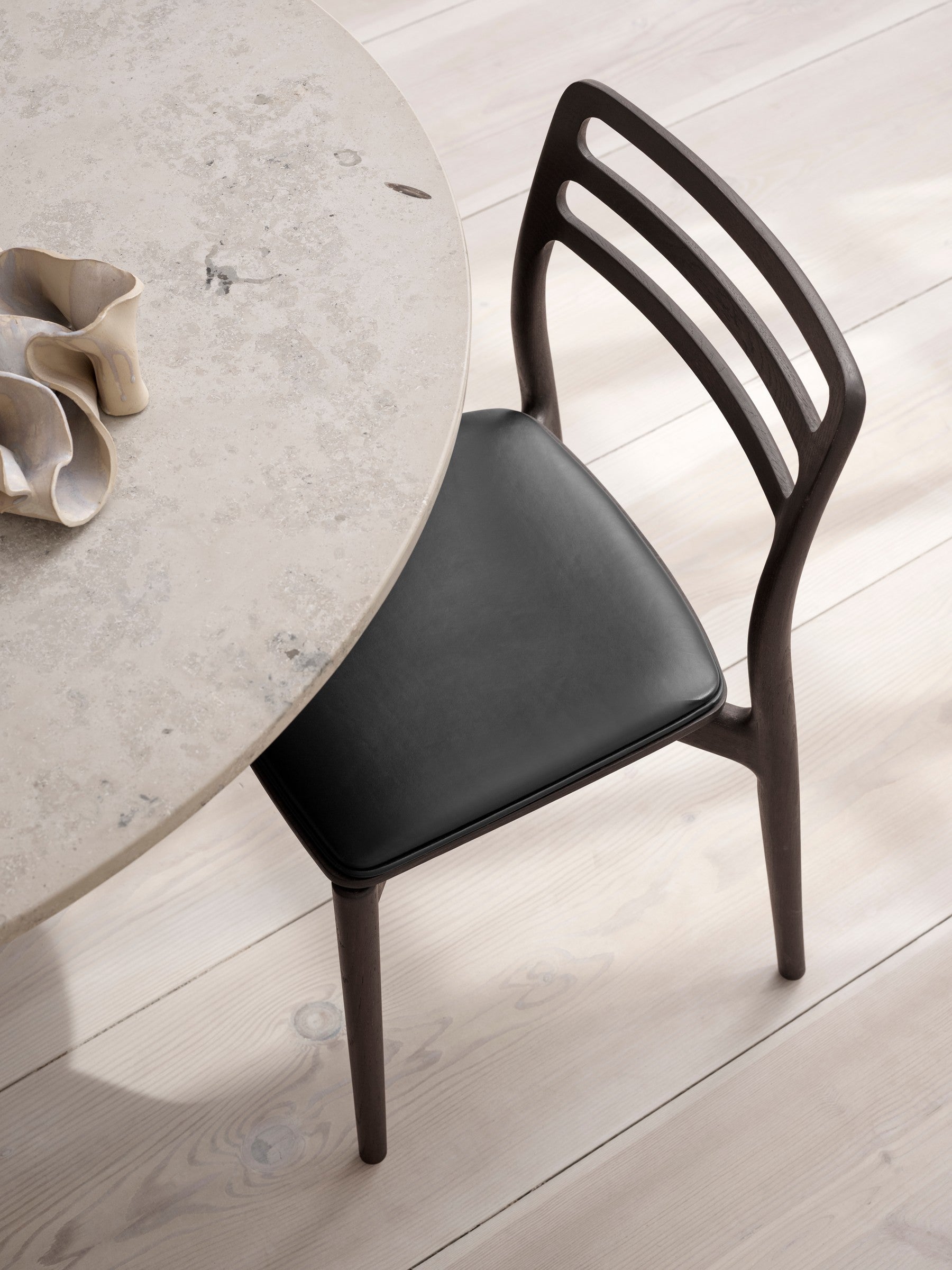 CABIN chair black leather with dark oak base [Antonina] [Amelia spr]