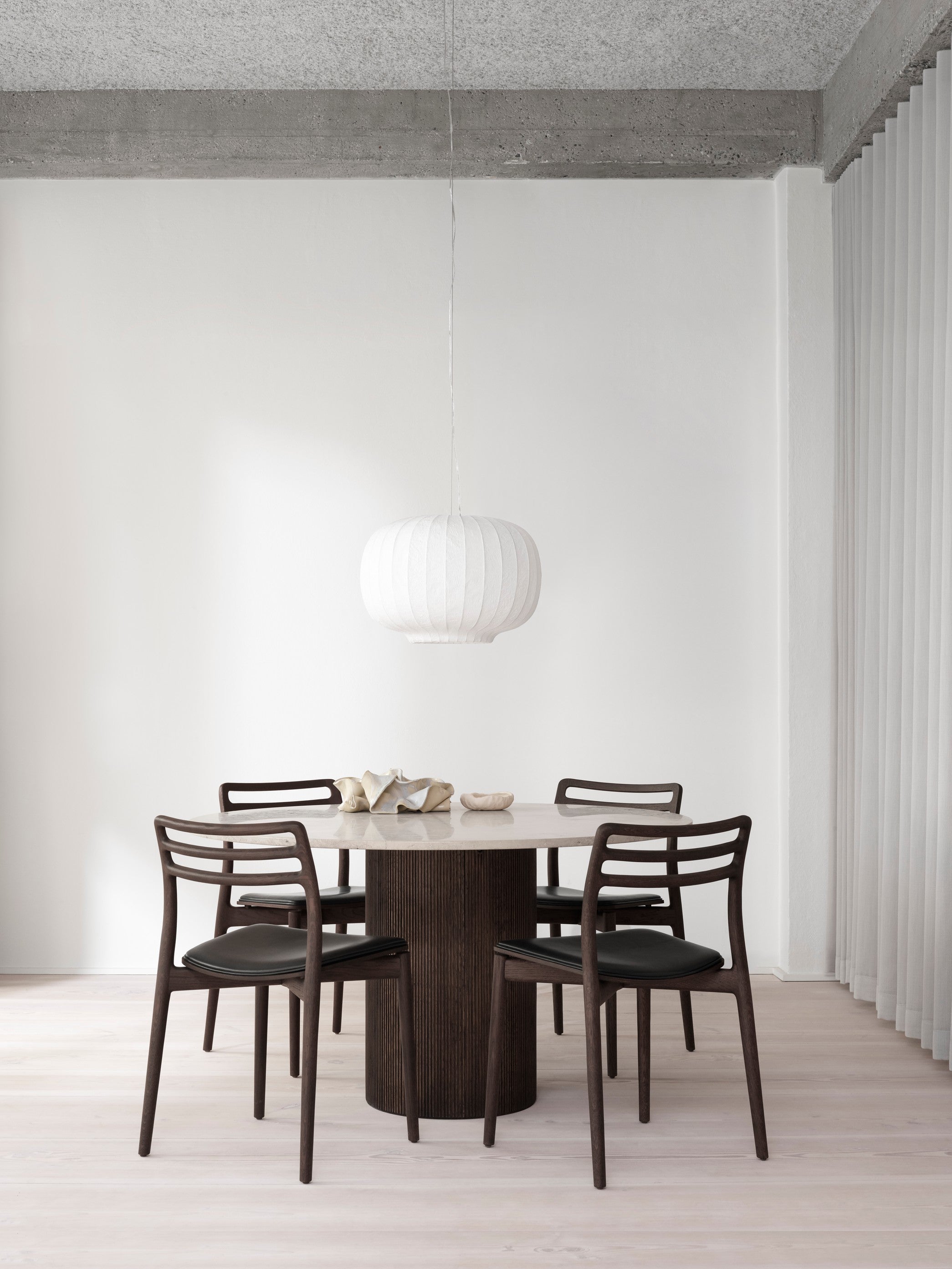 CABIN chair black leather with dark oak base [Antonina] [Amelia spr]