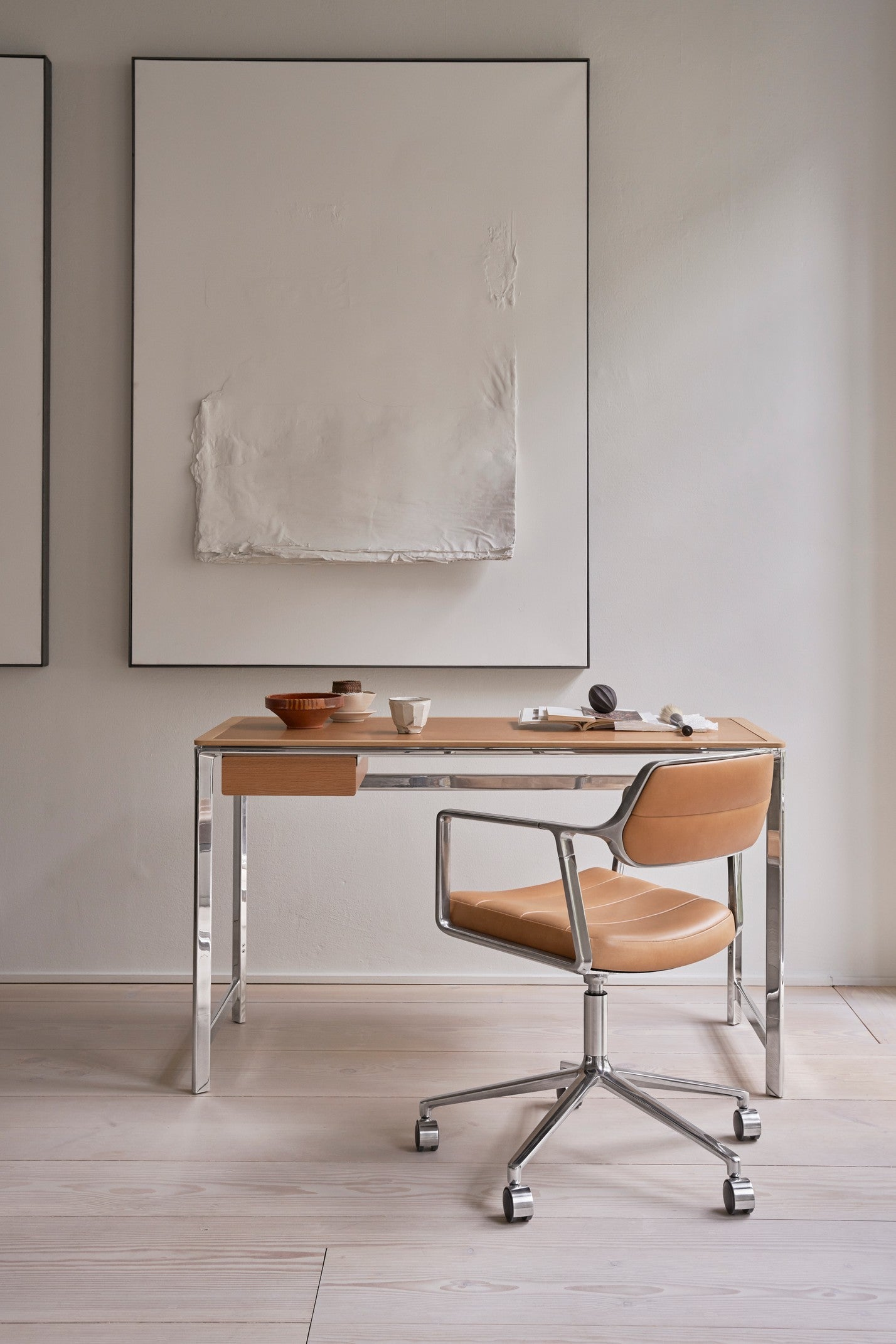 Office chair 453+ black leather with metal base