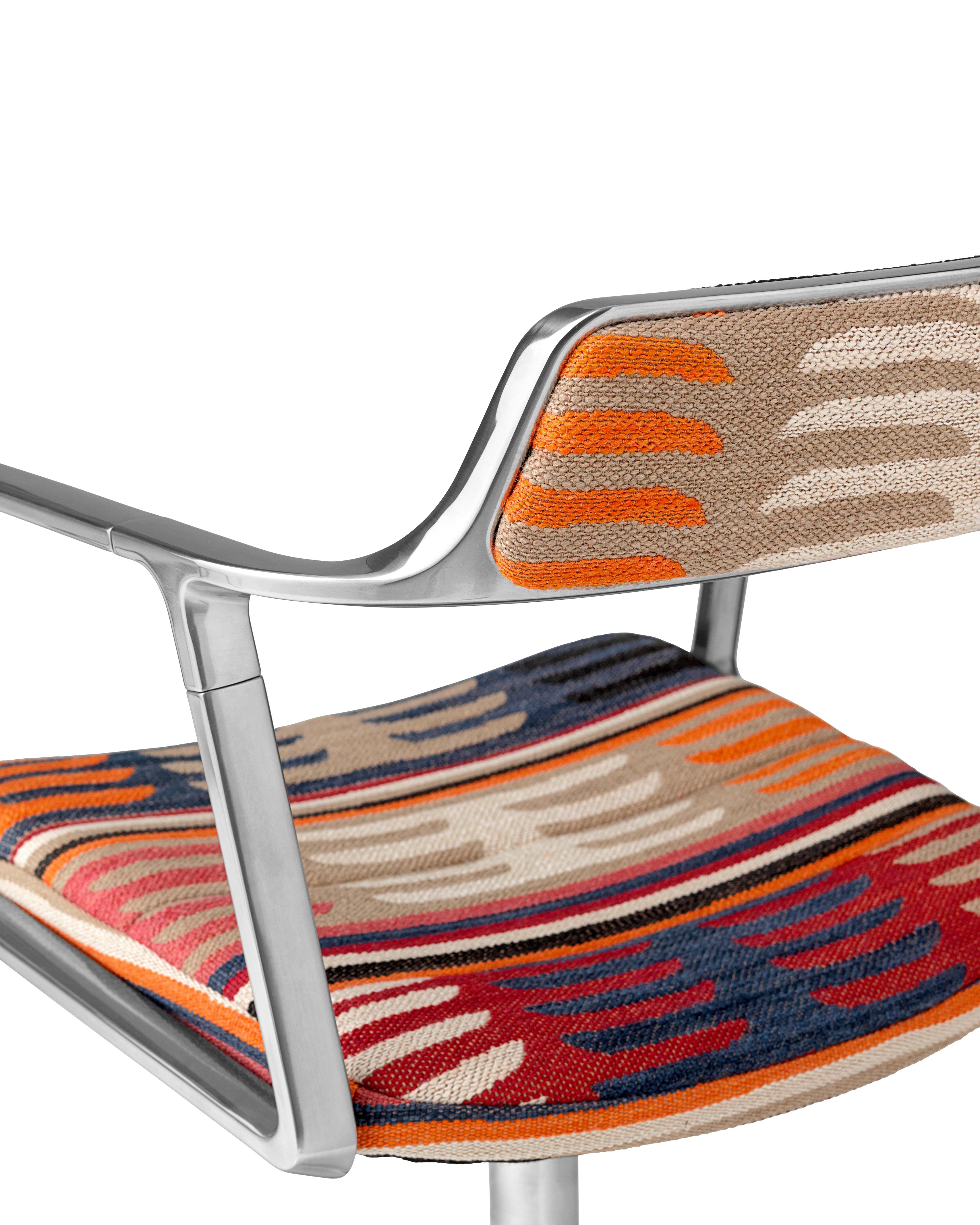 Krzesło biurowe 452 - TODOS SANTOS niebieskim i pomarańczowym z metalową podstawą