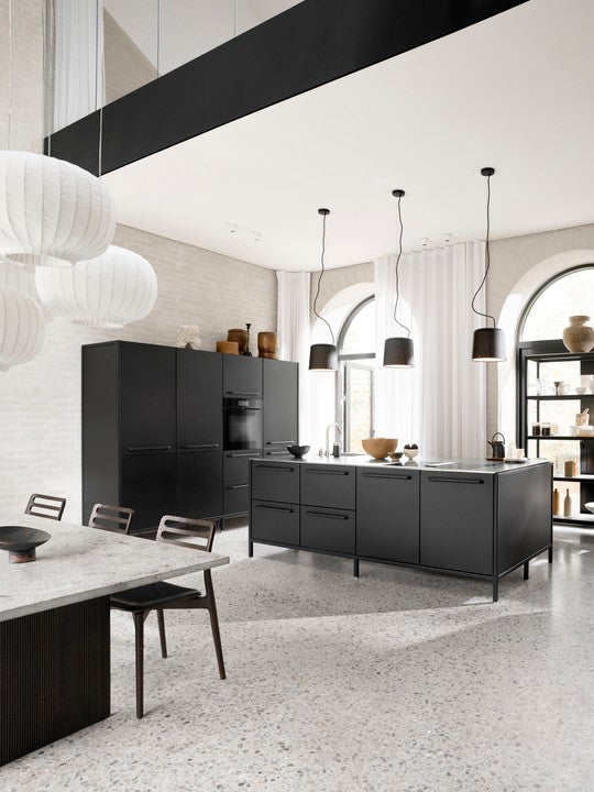 CABIN chair black leather with dark oak base [Antonina] [Amelia spr]