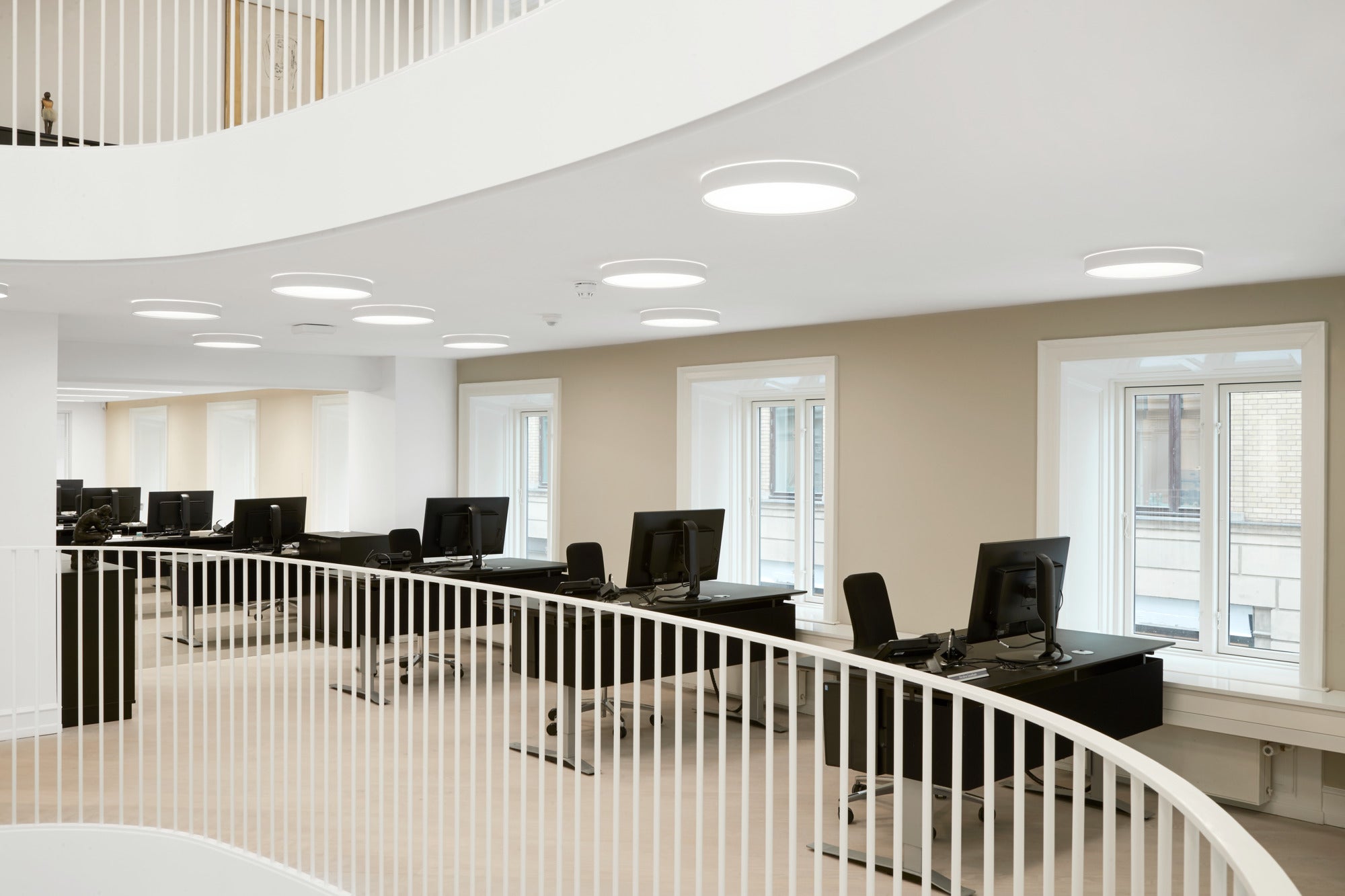 LP SLIM ROUND SEMI-RECESSED black recessed ceiling light