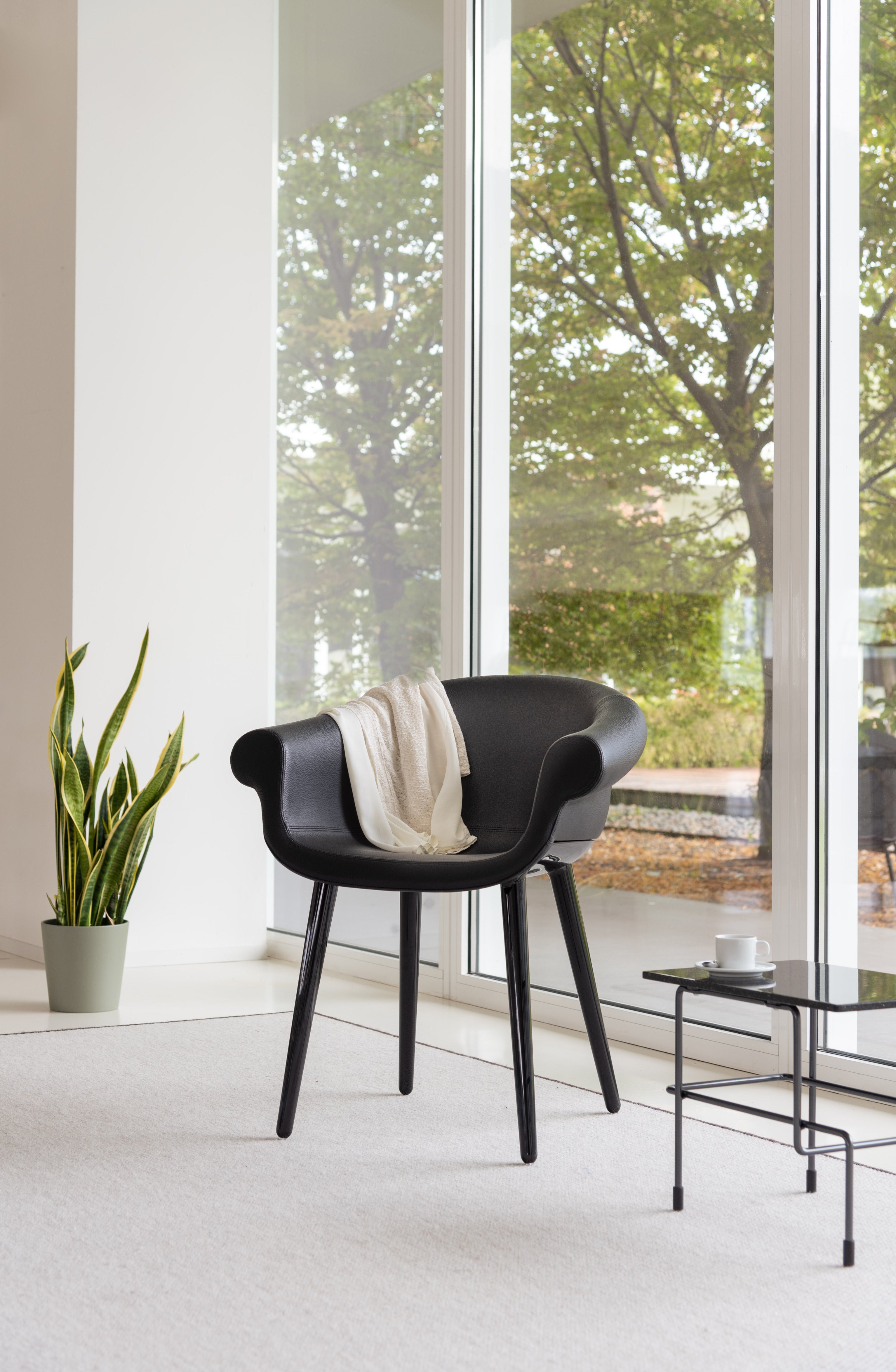 Krzesło CYBORG LORD czarny skóra Magis    Eye on Design