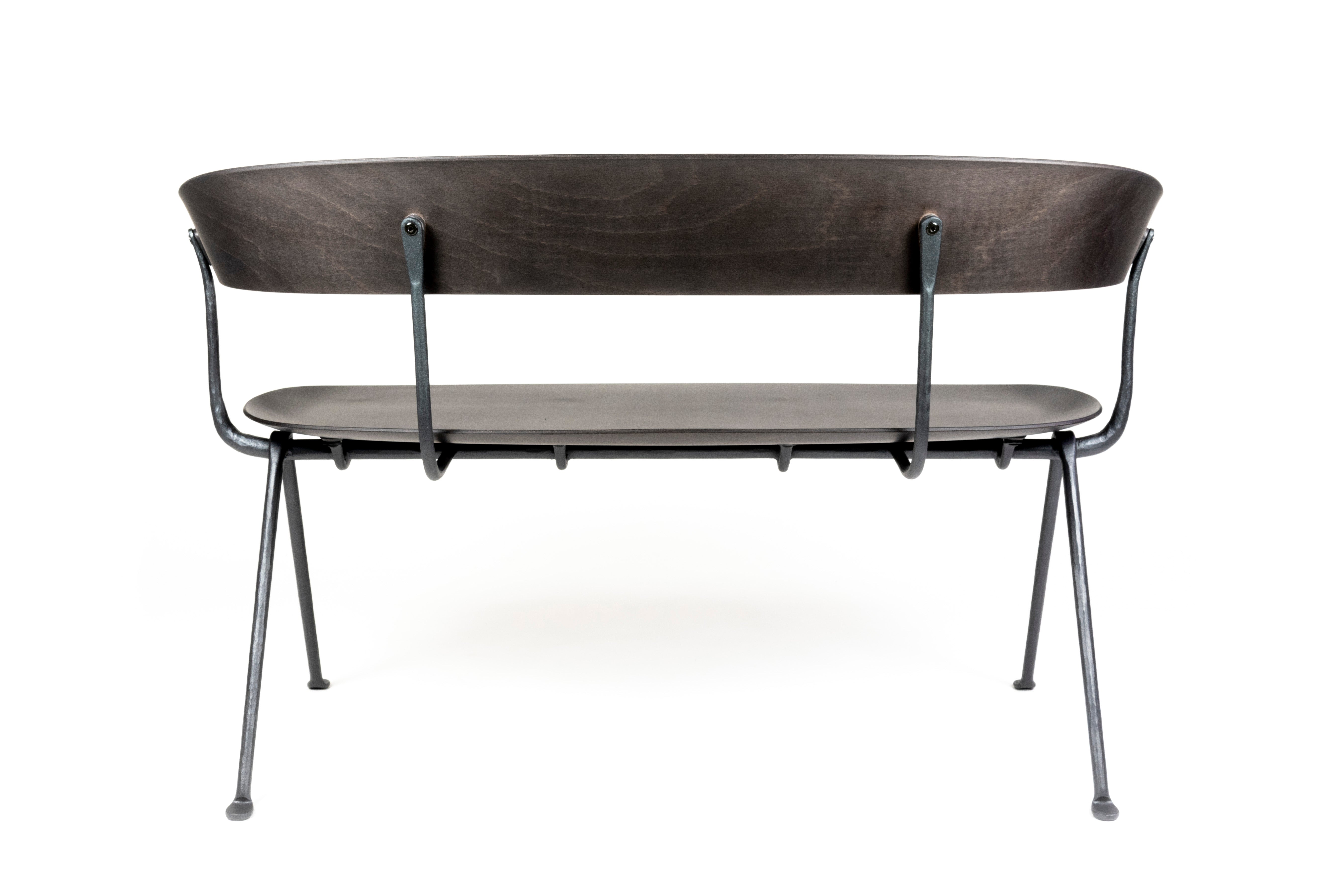 Ławka dwuosobowa OFFICINA DUETTO czarny buk i antracyt Magis    Eye on Design