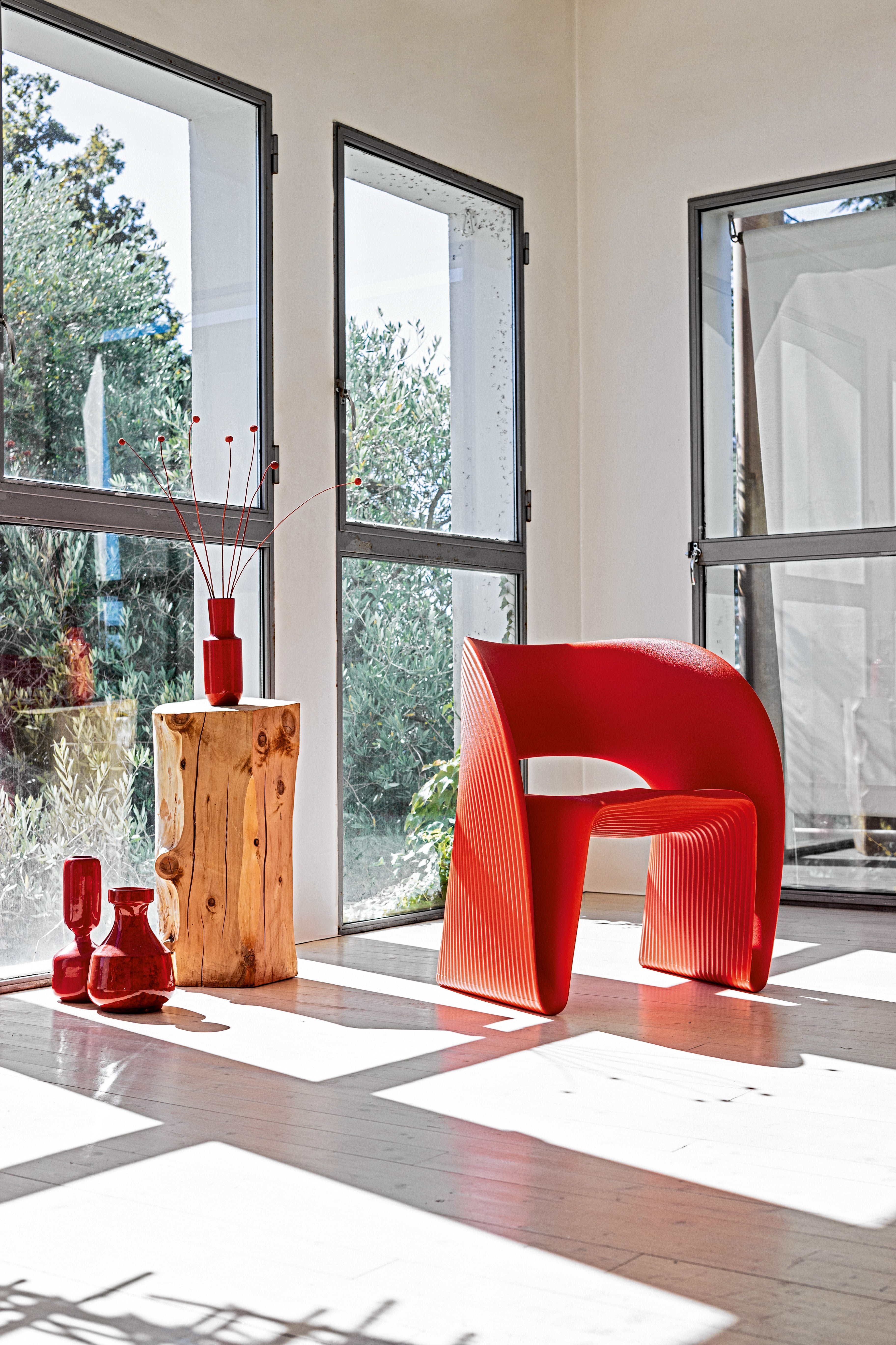 Niskie krzesło RAVIOLO brązowy Magis    Eye on Design