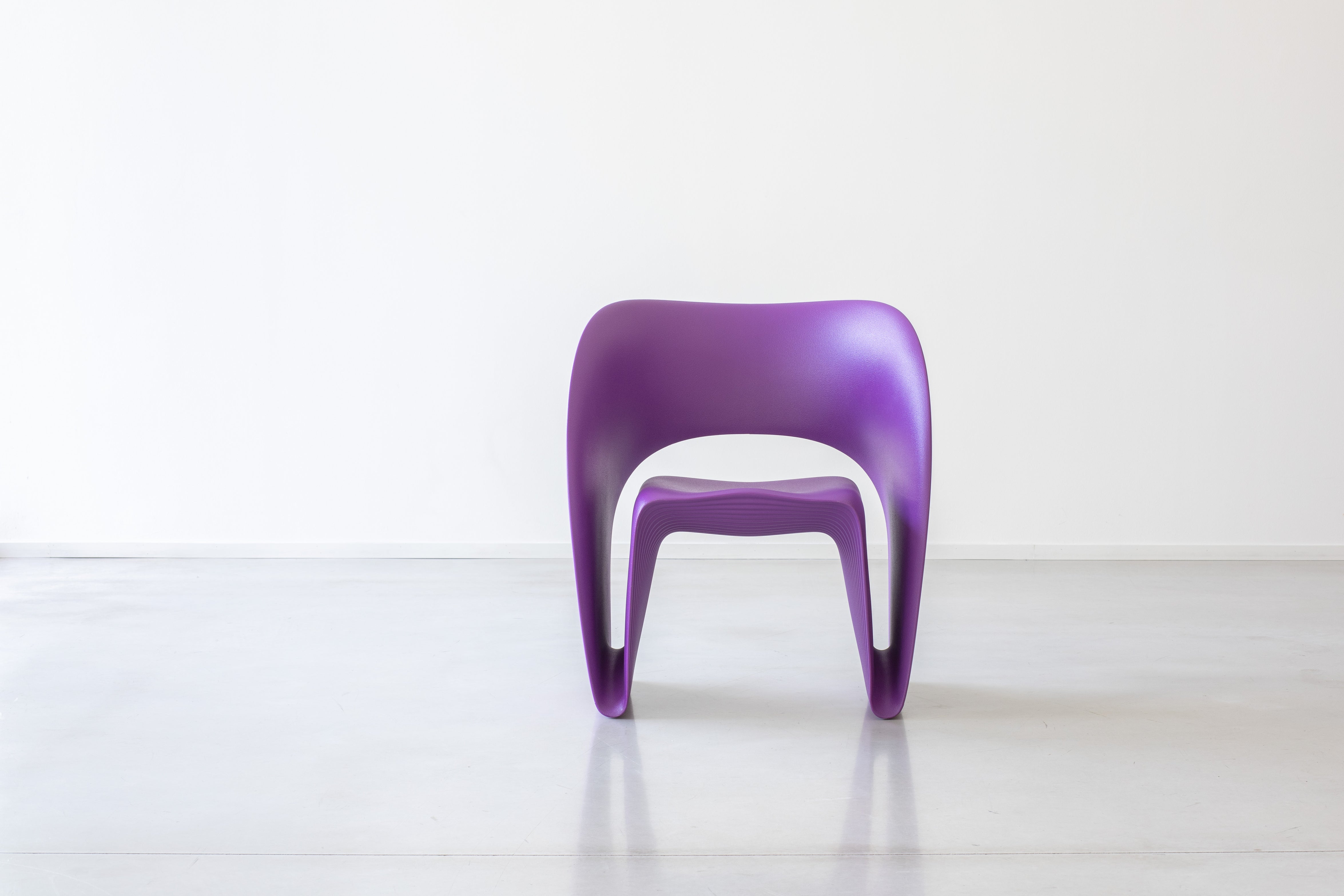 Niskie krzesło RAVIOLO czerwony Magis    Eye on Design